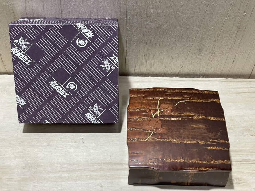 天然木　菓子器　 古道具　工芸品 楽天市場】【アウトレット】桜皮製 角菓子器（フタ付） / 工芸品