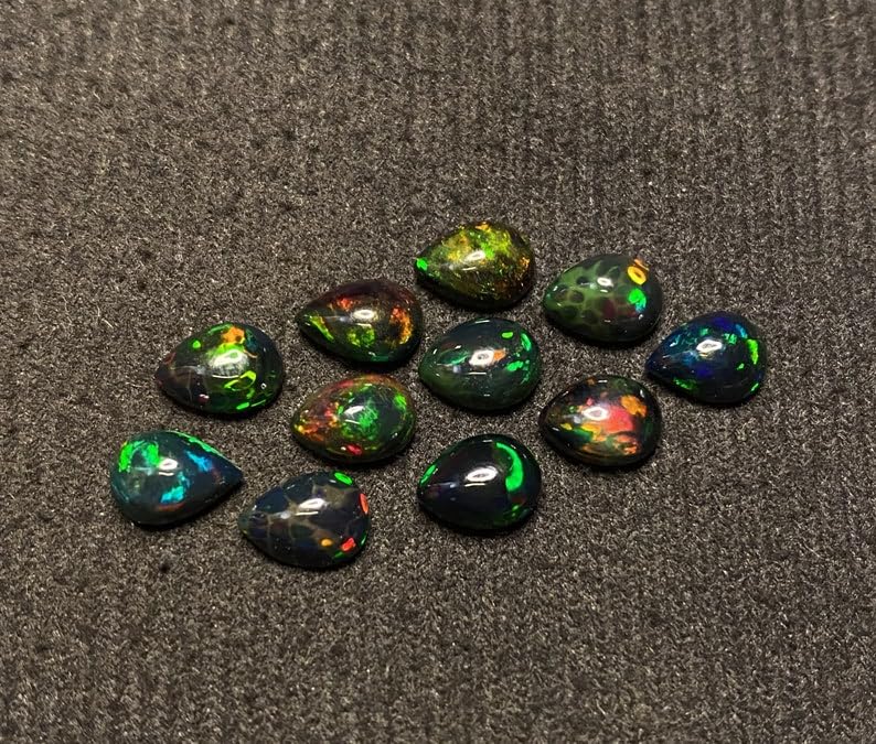 RARE !! OPALE NOIRE ET MULTICOLORE D'ETHIOPIE : 8.2 mm x 5 mm ★★ P380.129t