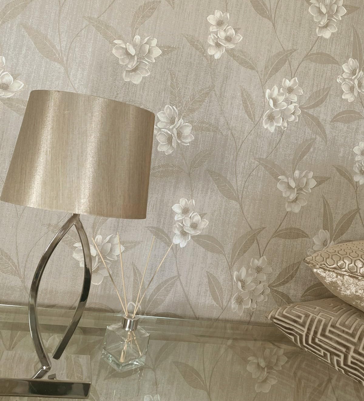 Papier peint vinyle fleurs beiges fond textile relief couloir