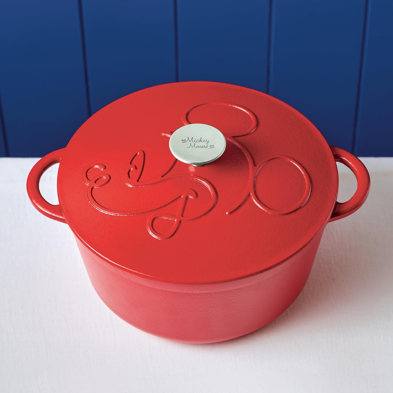 Farberware Disney Bon Voyage Pre-Seasoned Cast Iron Dutch Oven/Casserole Pan with Lid, Suitable for All Stovetops, Including induction, 4.75 Quart - Red