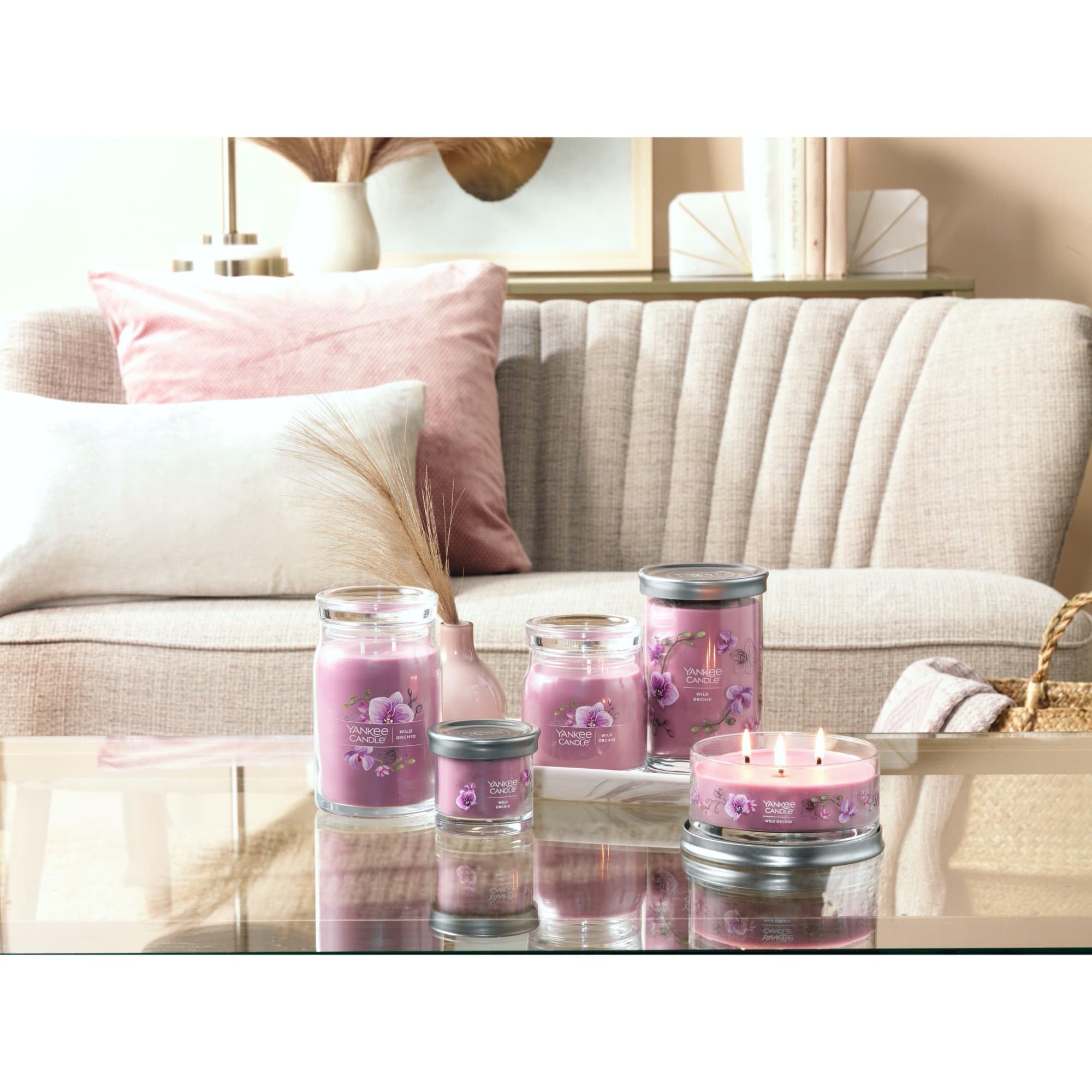 Yankee Candle Vela aromática de orquídea salvaje, tarro mediano de 13 onzas, con 2 mechas, más de 35 horas de tiempo de combustión