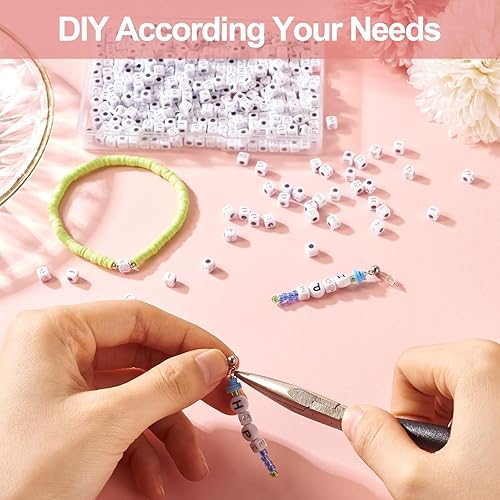 Vista 243 de FASHEWELRY 300 cuentas de letras acrílicas blancas de 0.236 x 0.236 pulgadas (0.236 x 0.236 in), cuentas del alfabeto para hacer pulseras