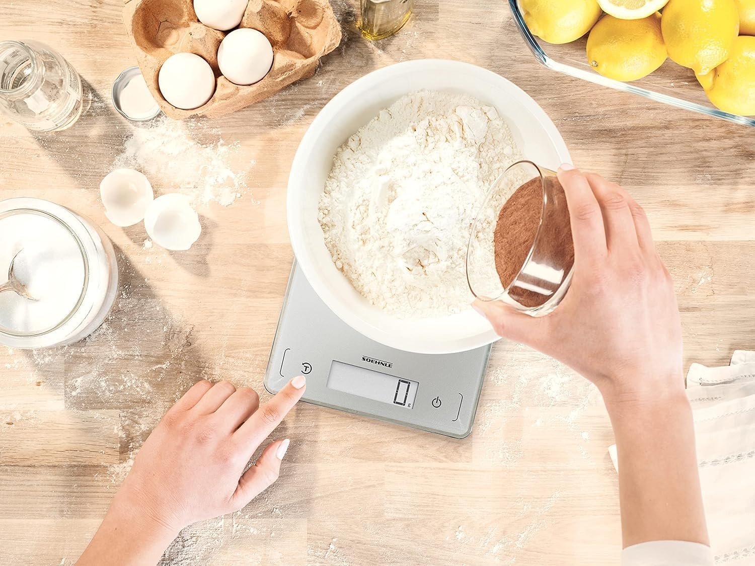 User operating the tare function on the Soehnle kitchen scale