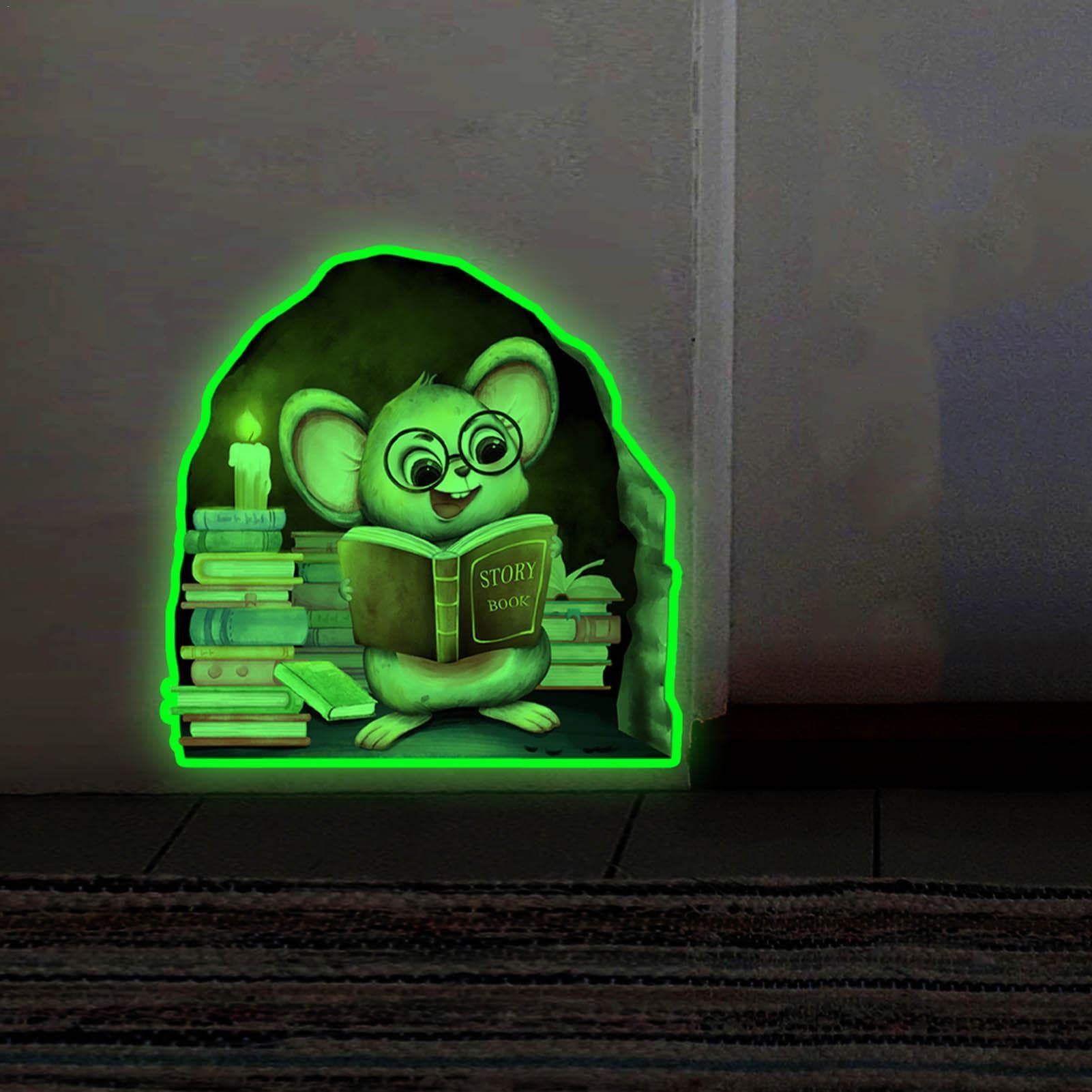 Adesivo Murale Con Topo Che Legge, Luminescente, Per Presa Elettrica O Copriforo, 15x15 Cm, Per Cameretta Bambini