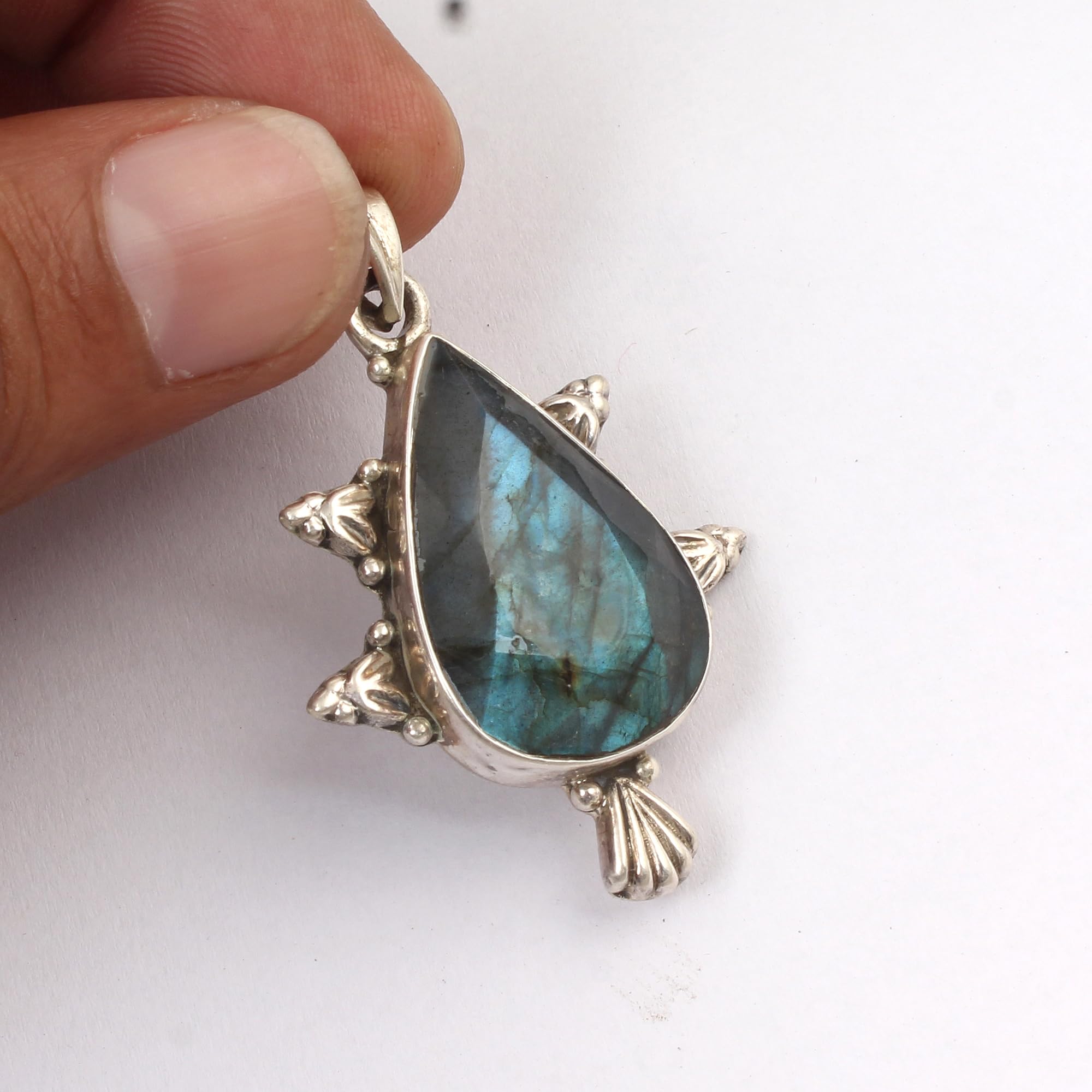 Pendentif en pierre précieuse labradorite naturelle fait à la main en argent sterling 925 avec motif de bijoux en argent pour cadeau