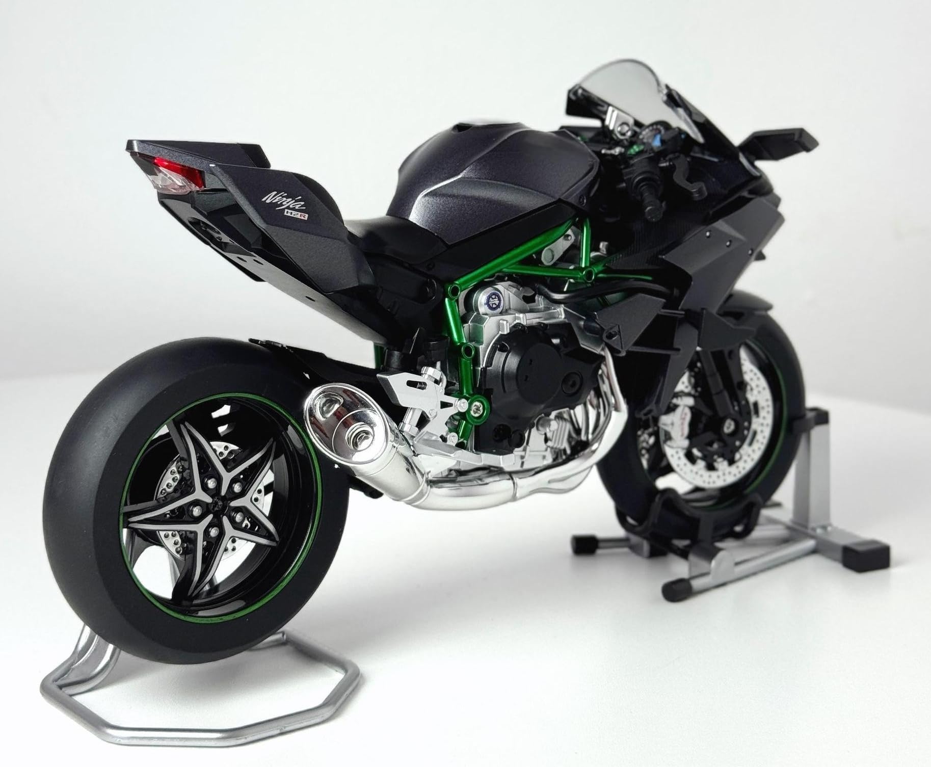 Increfunhome 1:9 Scale Die-Cast Motorcycle Model, H2R Sport Bike Replica, Sound Effects (Engine Roaring), Lights and Moving Parts (Rear Wheel Spinning), Simulated Smoke Spraying Effect (1:9 Scale)