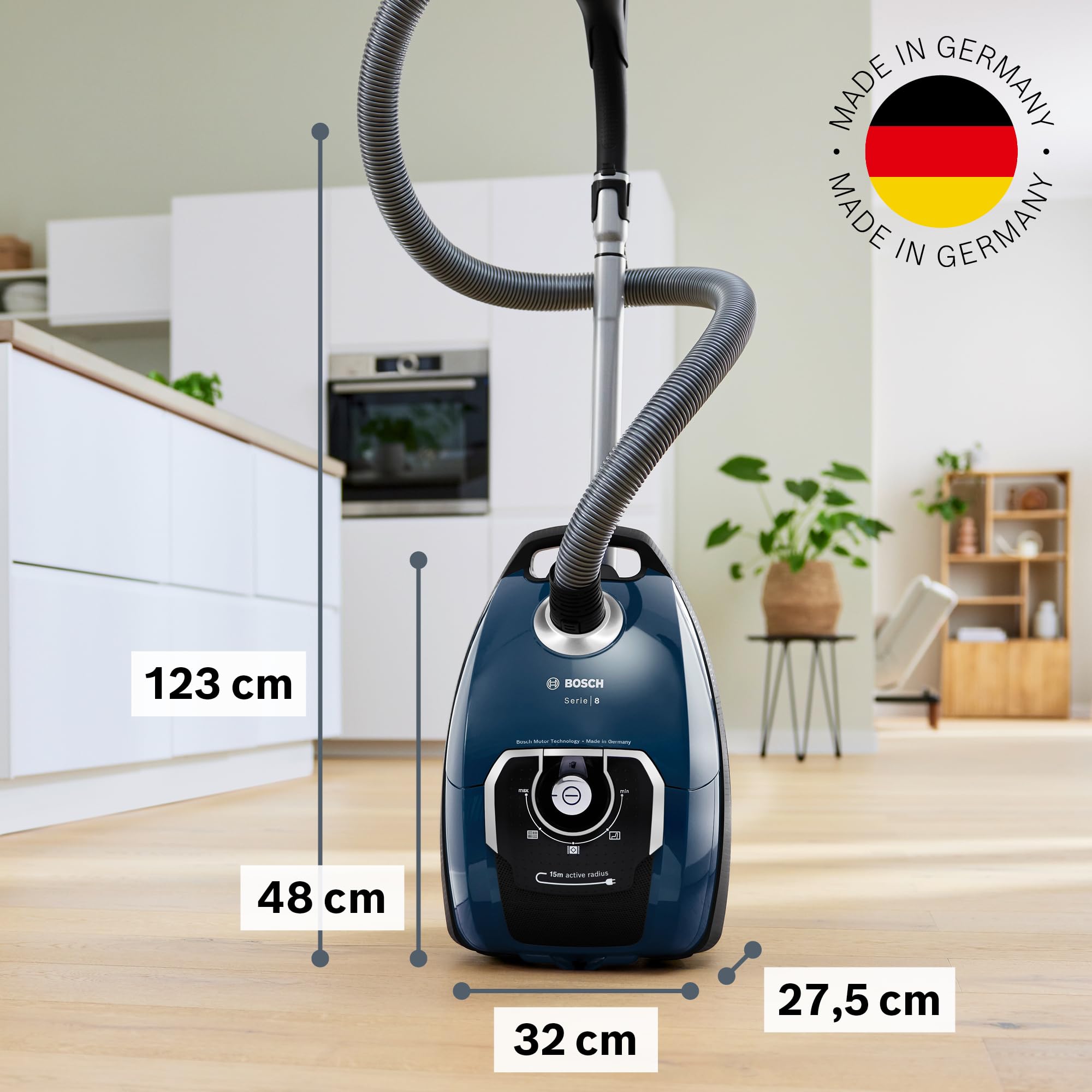 Bosch Staubsauger mit Beutel Serie 8 BGL8XPER, ideal für Allergiker, Hygiene-Filter, 10 Jahre Motorgarantie, XXL-Polsterdüse, XXL-Fugendüse, langes Kabel, Made in Germany, leise, 700 W, blau