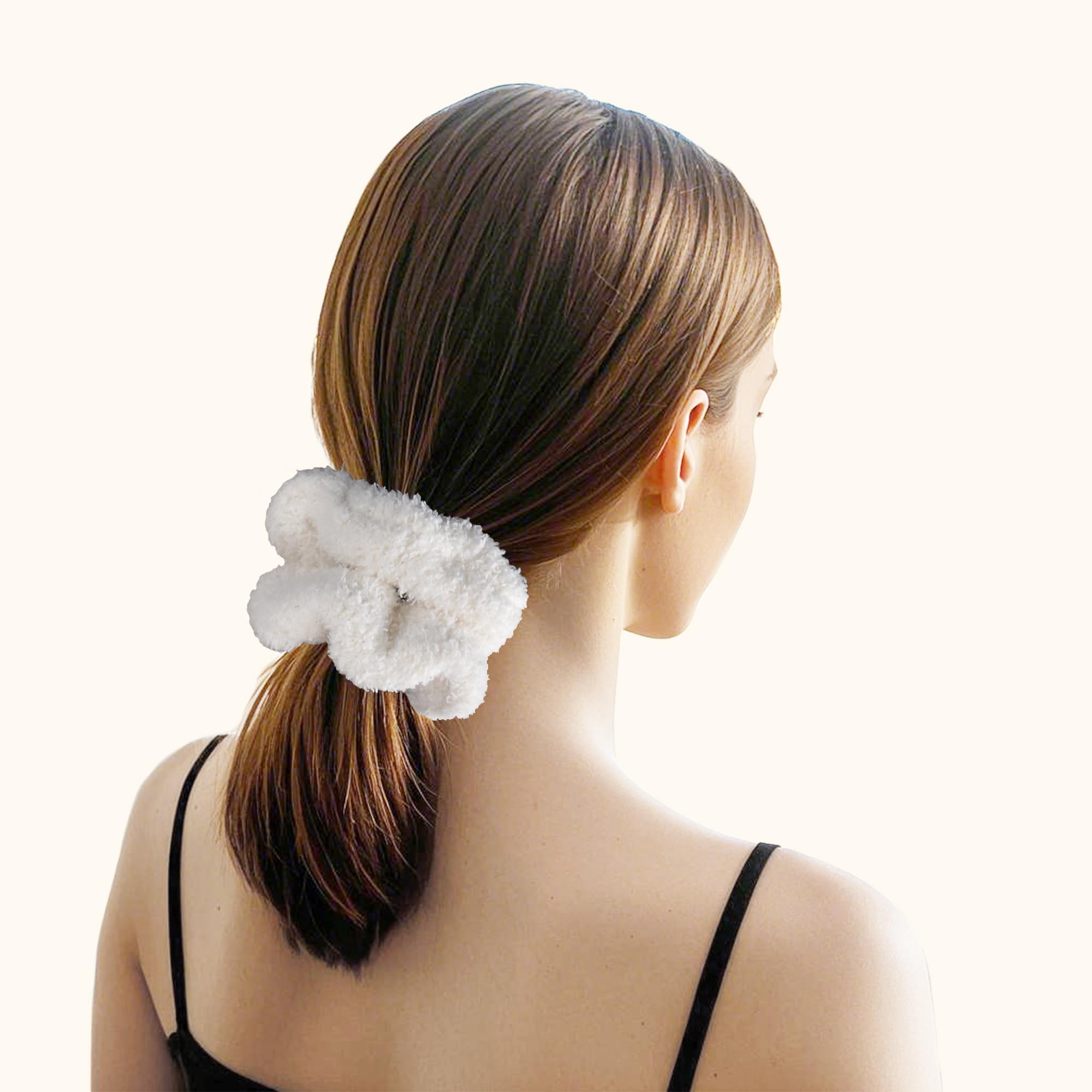 Cesta de regalo acogedora para mujeres con manta, calcetines peludos, máscara de ojos, diadema Cozy Essentials, cestas de regalo de cumpleaños, canastas de regalo para mujer, regalos blancos
