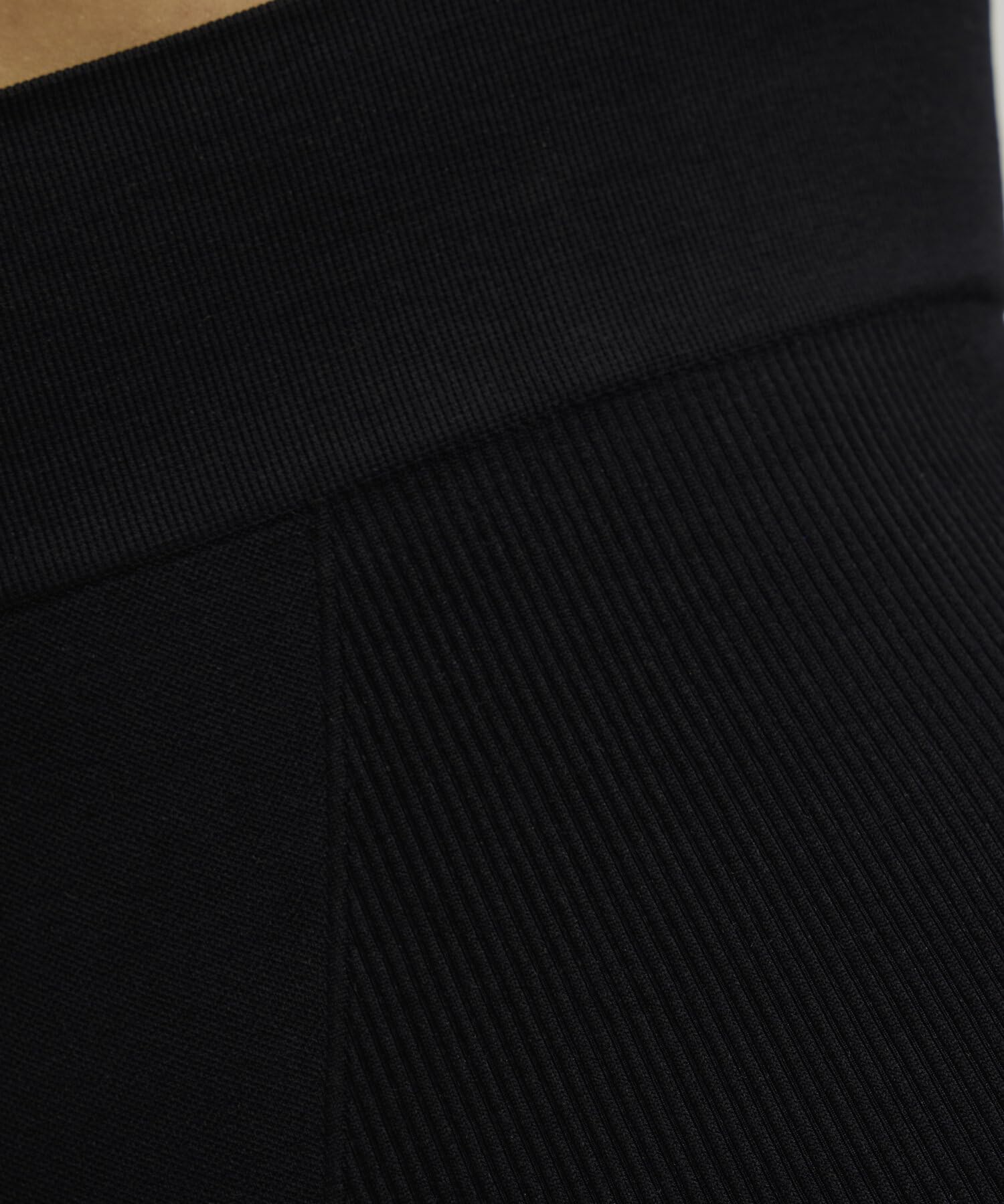 FALKE Damen Smart Support High-Waisted Shapewear-Unterhose Brief nahtlos und figurformend an Hüfte und Taille atmungsaktives schnelltrocknendes nachhaltiges Funktionsmaterial 1 Stück