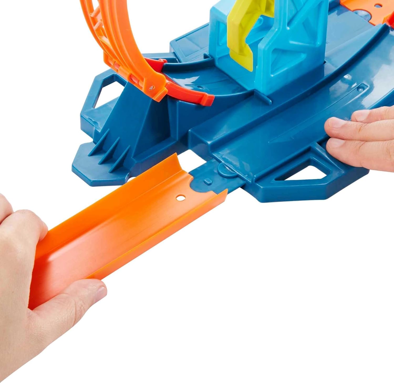 Hot Wheels Toy Car Track Set, Track Builder Unlimited Playset Loop Kicker Pack, 10 Track Component Parts & 1:64 Scale Vehicle