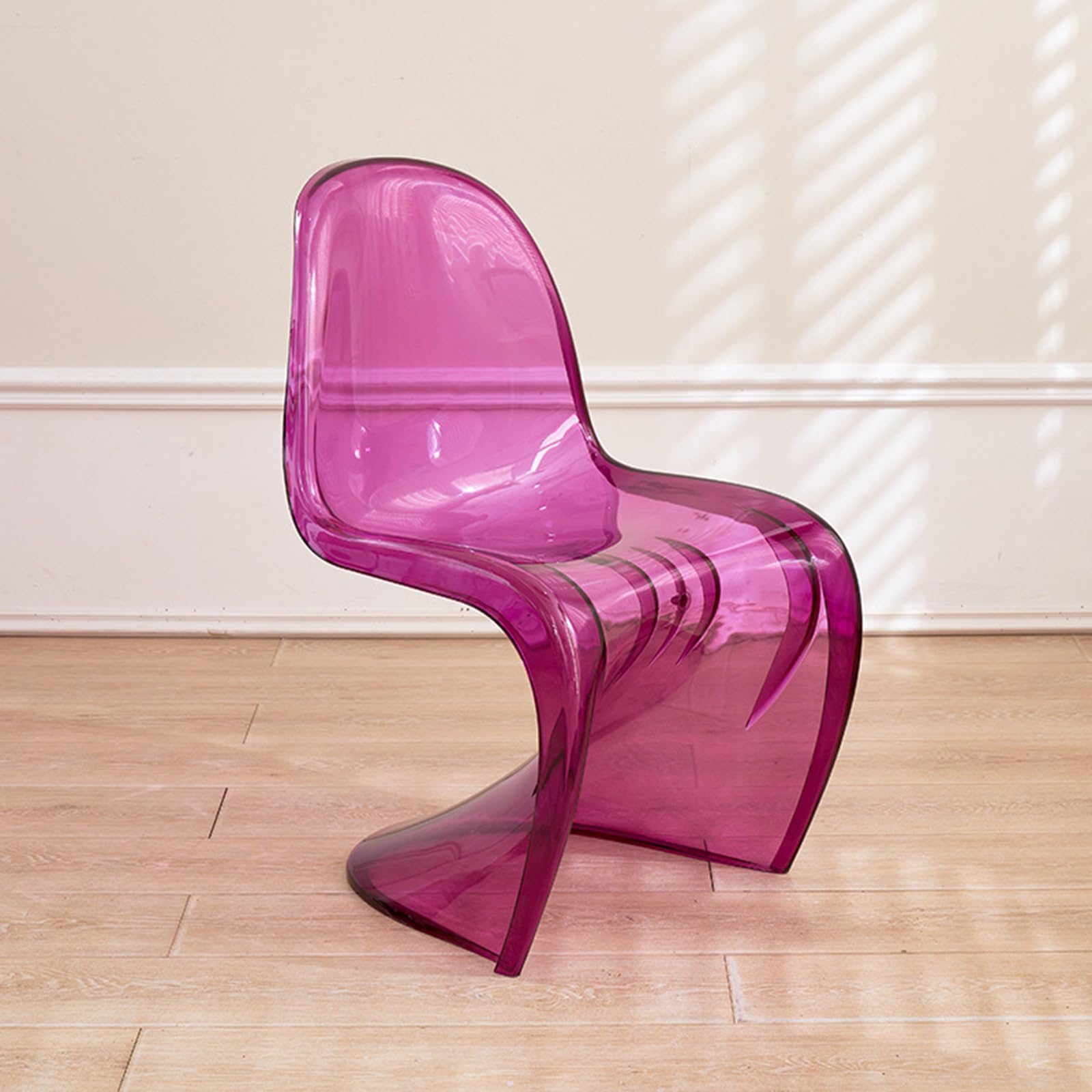 Chaise de bar moderne transparente pour optimiser l'espace et la lumière