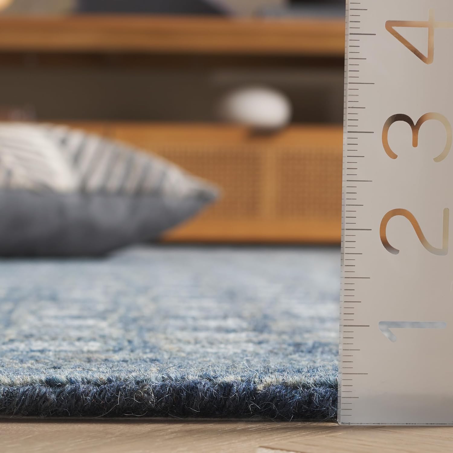 Safavieh Abstract Collection Area Rug - 6' x 9', Blue, Handmade Wool, Ideal for Living Room, Bedroom, Dining Room (ABT253M-6)