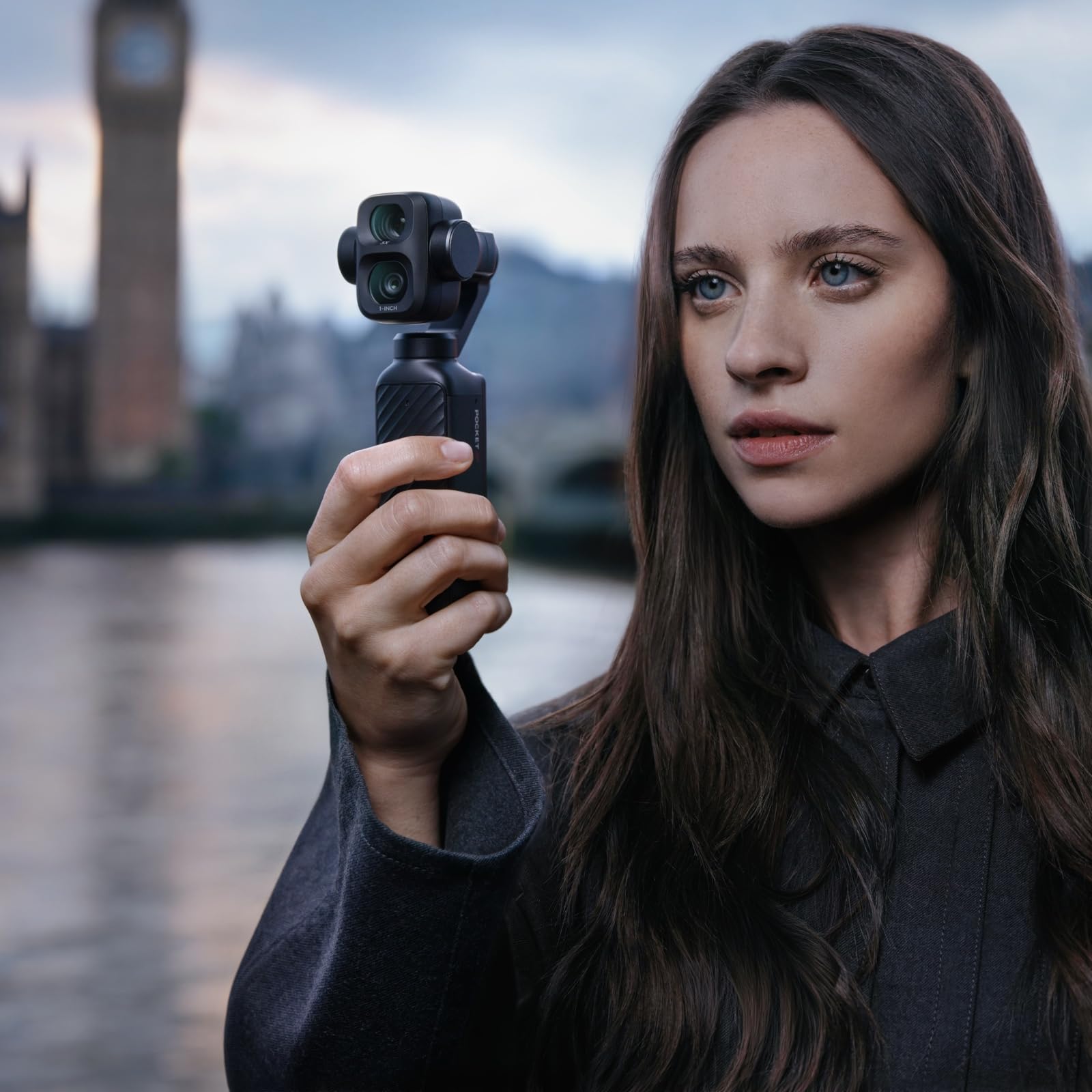 DJI Osmo Pocket 4P Standard Combo, 4K-Vlog-Kamera mit Dual-Objektiv | 3× optischer Zoom, bis zu 12× Zoom, 4K/240 fps, 17 Blendenstufen Dynamikumfang, 103 GB integrierter Speicher, Fülllicht