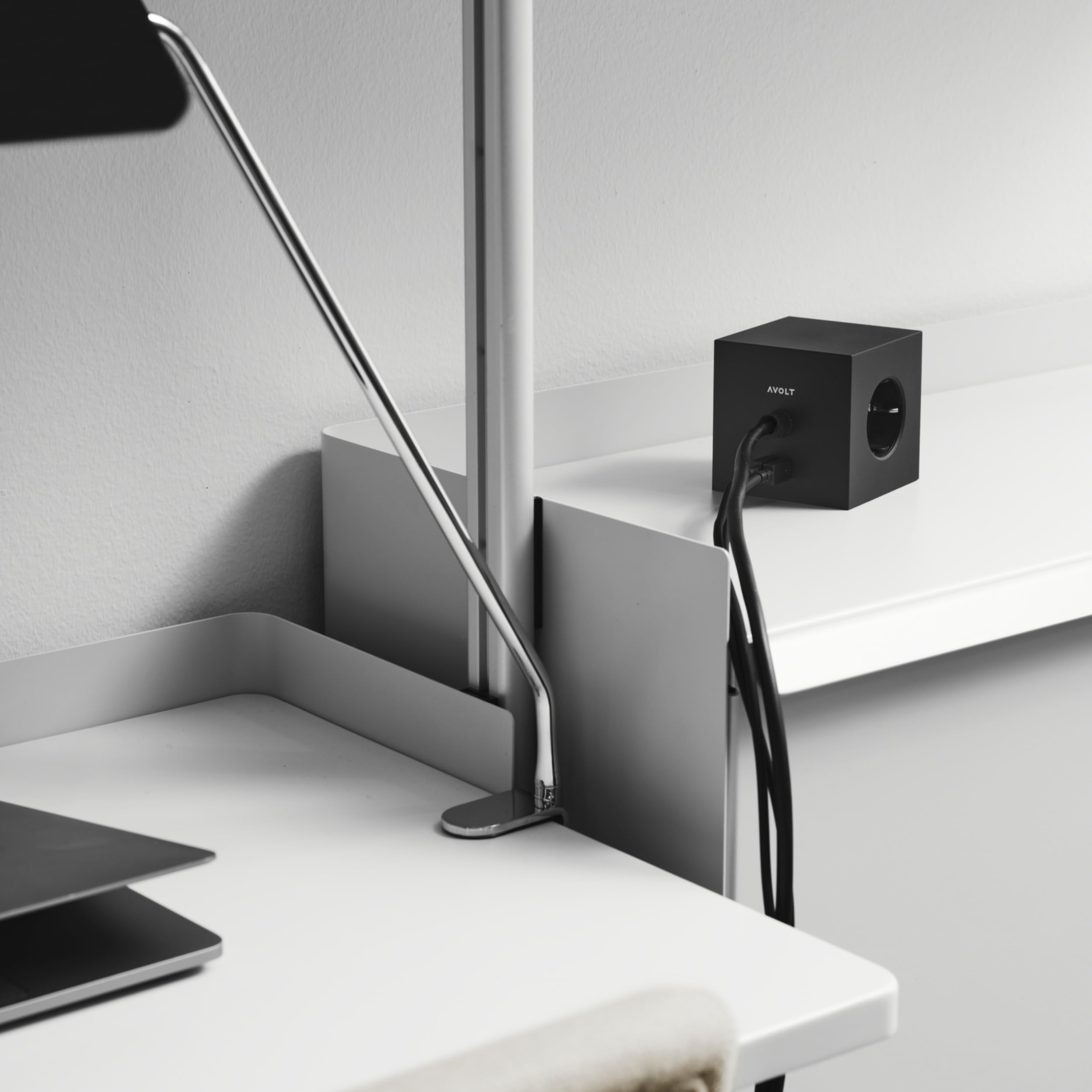 Avolt Square 1 Multipresa Cubo Magnetica, 3 Prese, 2 USB-C 30W | Multipresa magnetica nera. Ciabatta cubo di design, ricarica rapida USB-C 30W per scrivania, casa e ufficio