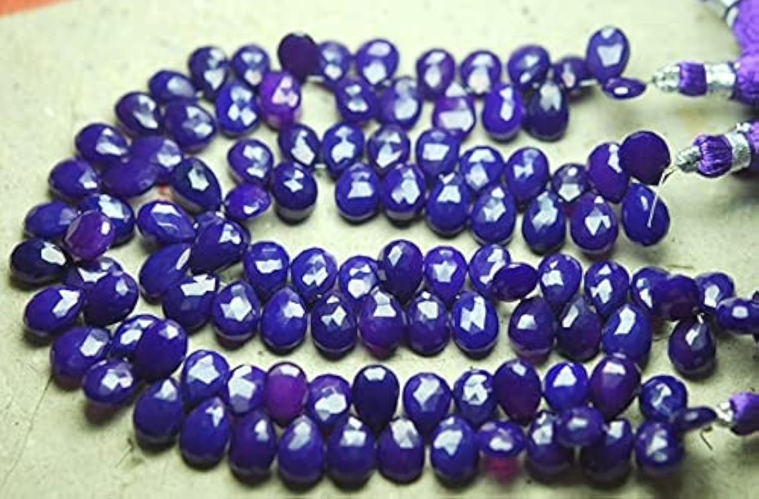 Chalcédoine violette briolette poire 8x12mm pour création de bijoux