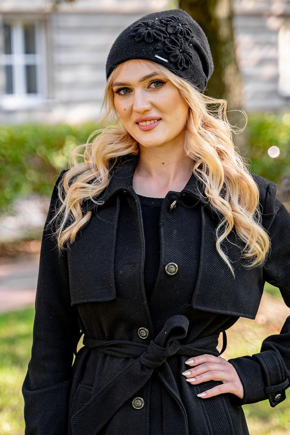 VIVISENCE Bonnet Femme Automne Hiver en Laine Élégant Et À La Mode Protection Contre Le Froid Applications Florales Ajustement Parfait Idéal Et comme Idée Cadeau 7053