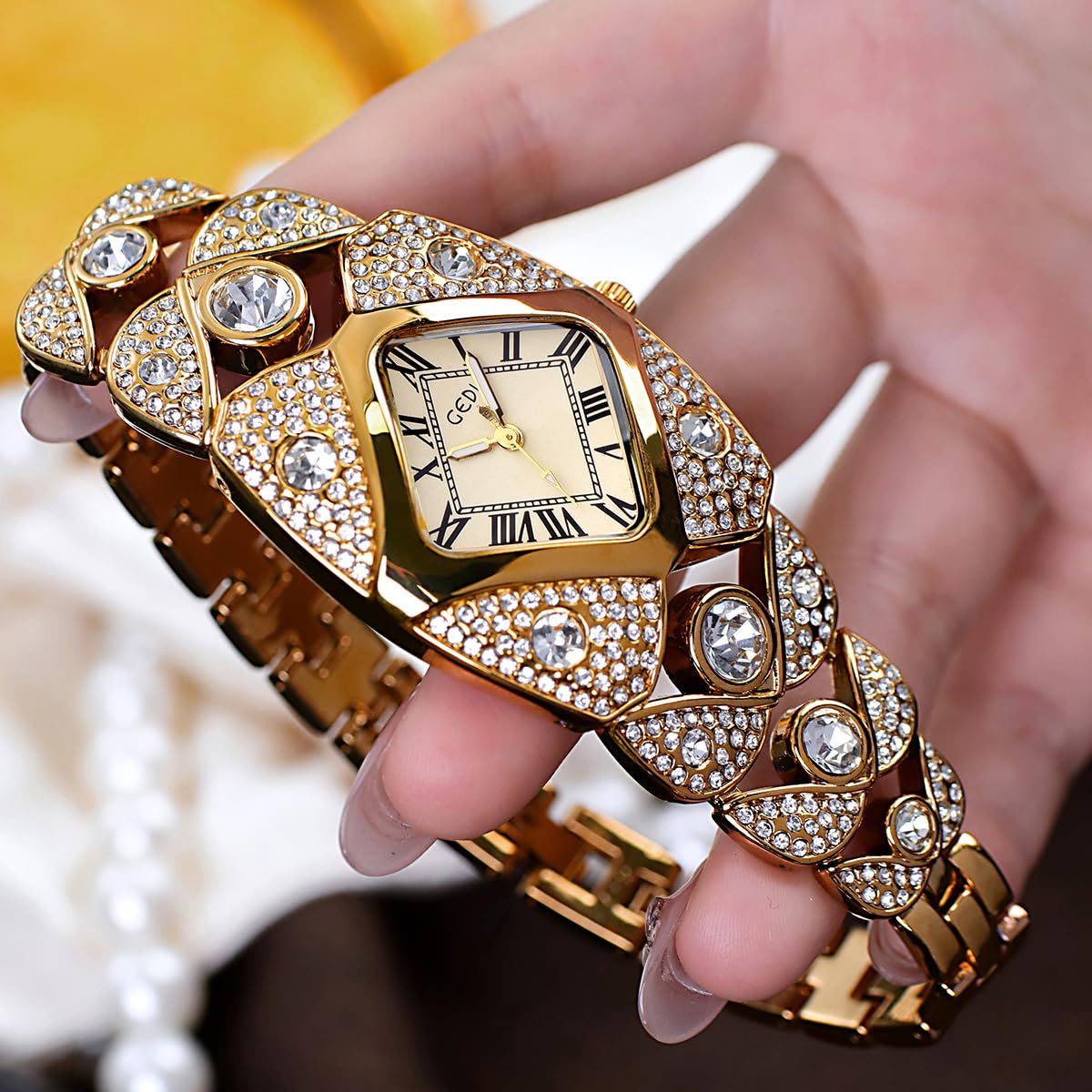 CARLIEN Orologio da polso analogico da donna con quadrante quadrato con perle e numeri romani, elegante e alla moda, con strass