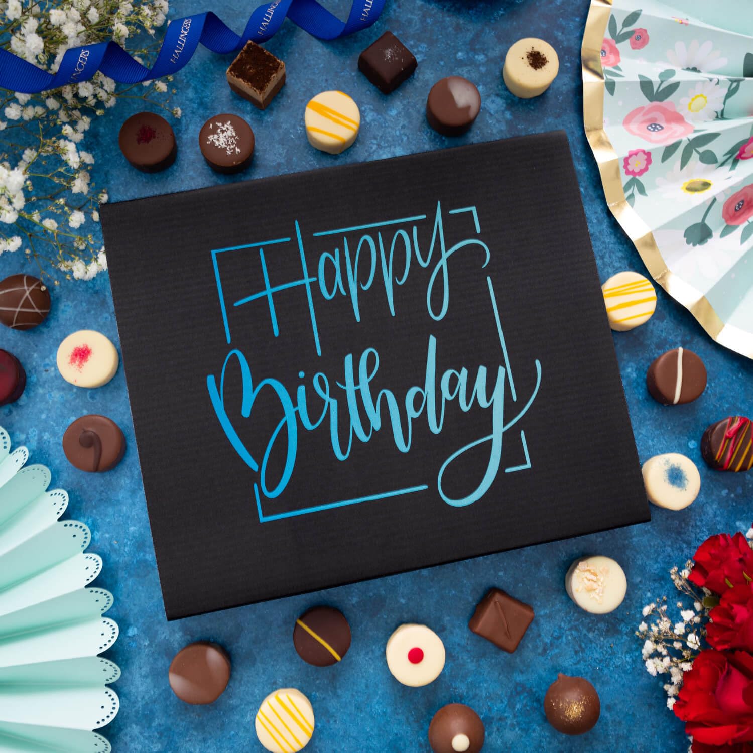 Hallingers Genuss Manufaktur Pralinen Geburtstagsgeschenk - ohne Alkohol, handmade aus Confiserie-Edelkakao in wertiger XXL-Geschenkbox "Happy Birthday", Geschenke für Frauen Männer