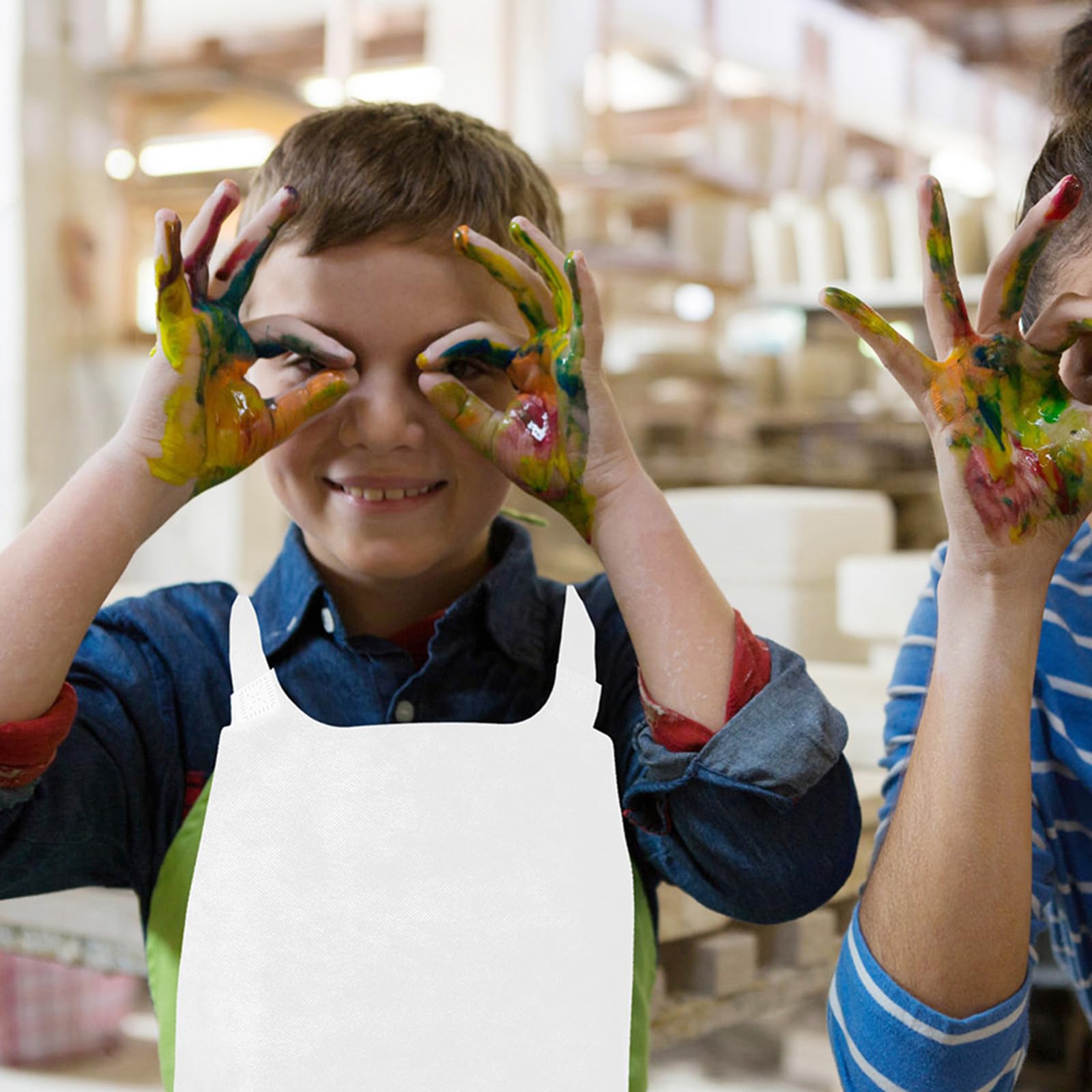 Toddmomy Delantal de pintura blanco para niños (25 unidades): delantal de artista para manualidades infantiles, ideal para dibujar, fiestas infantiles y actividades artísticas, ideal para el aula y