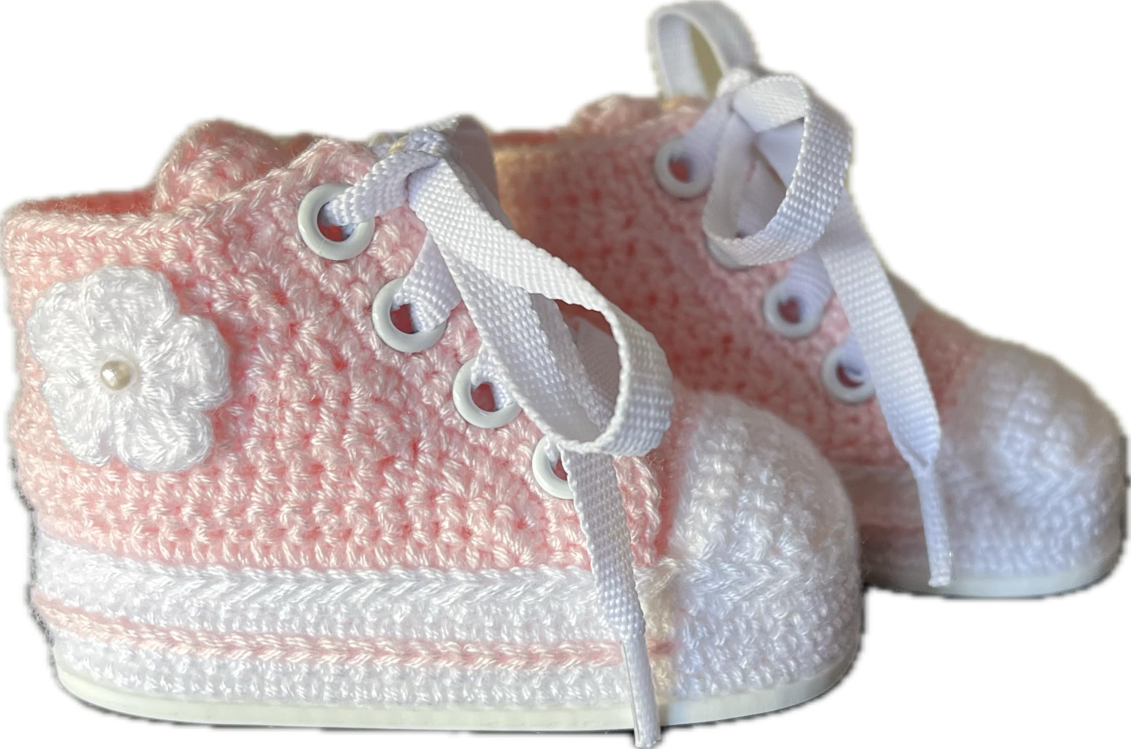 Gehäkelte Neugeborenen-Babyschuhe, personalisiert und handgefertigt, High-Top-Sneaker mit dekorativer Blume – Turnschuhe - Sneaker gehäkelt gestrickt Schuhgröße 15/20
