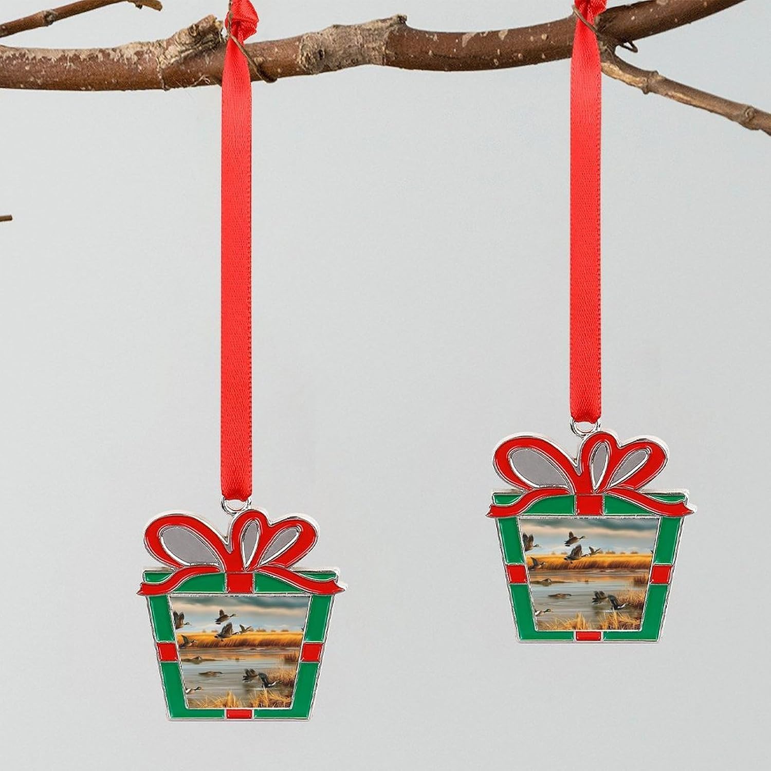 Christmas Ornaments Set, Non-Fade Festive Tree Hangers, Fireplace Mantel & Party Decorations with Hanging Rope, Elegant Holiday Home Decor Gift, Hunting Flying Wild Ducks Alloy Christmas Pendant