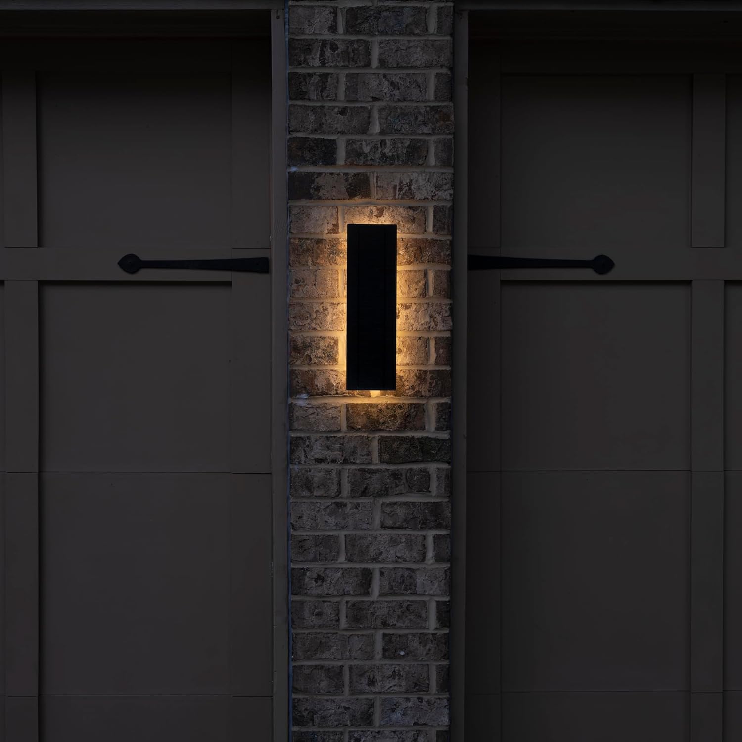 Gama Sonic Eclipse Backlight Solar Wall Light – Modern Architectural Lighting with 3-Color Options