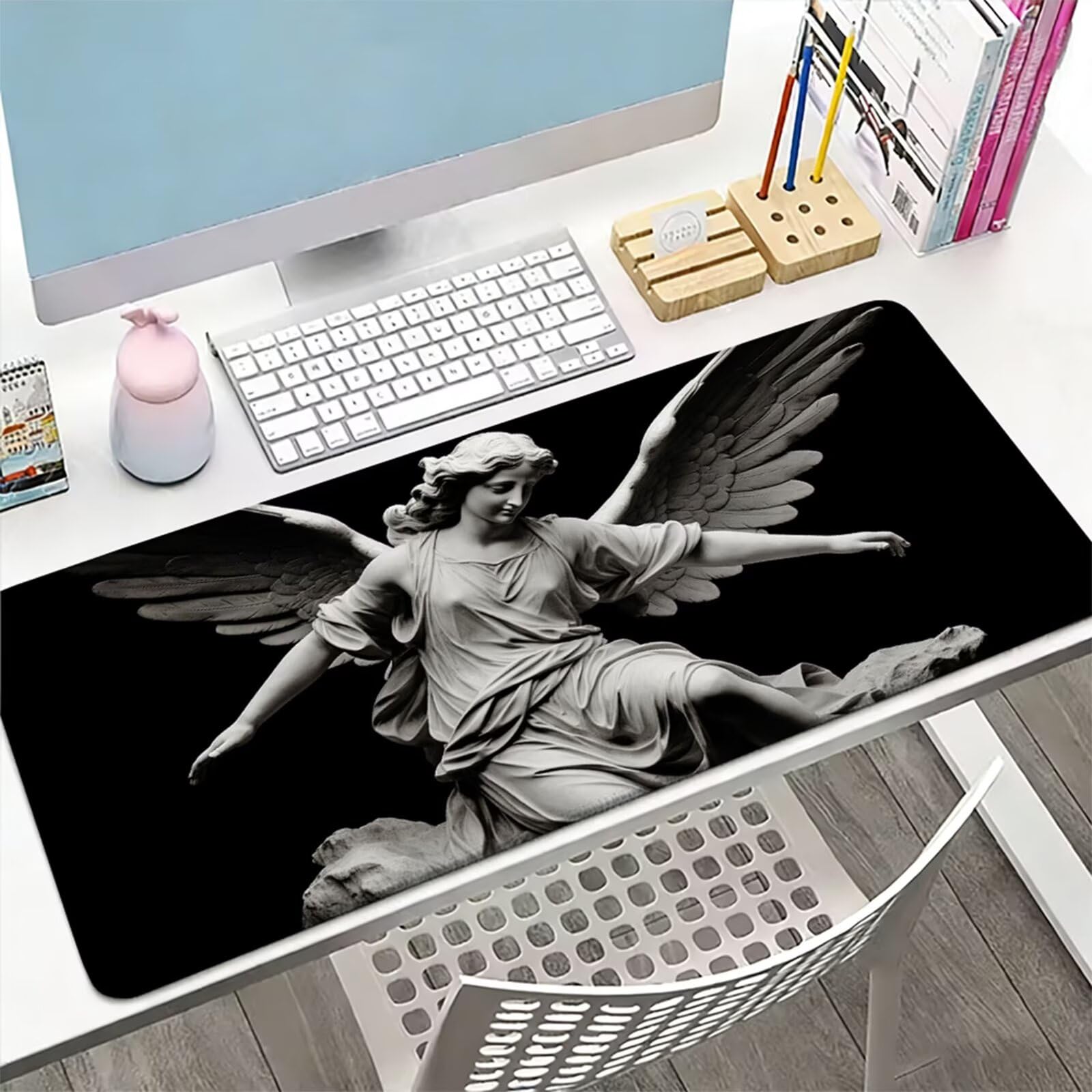 Podkładka pod mysz XXL 1400 x 600 x 3 MM, duża czarna podkładka pod mysz z wodoodporną i gumową antypoślizgową aniołem pod ręką zszyte krawędzie, poprawia precyzję i szybkość dla gracza W-148