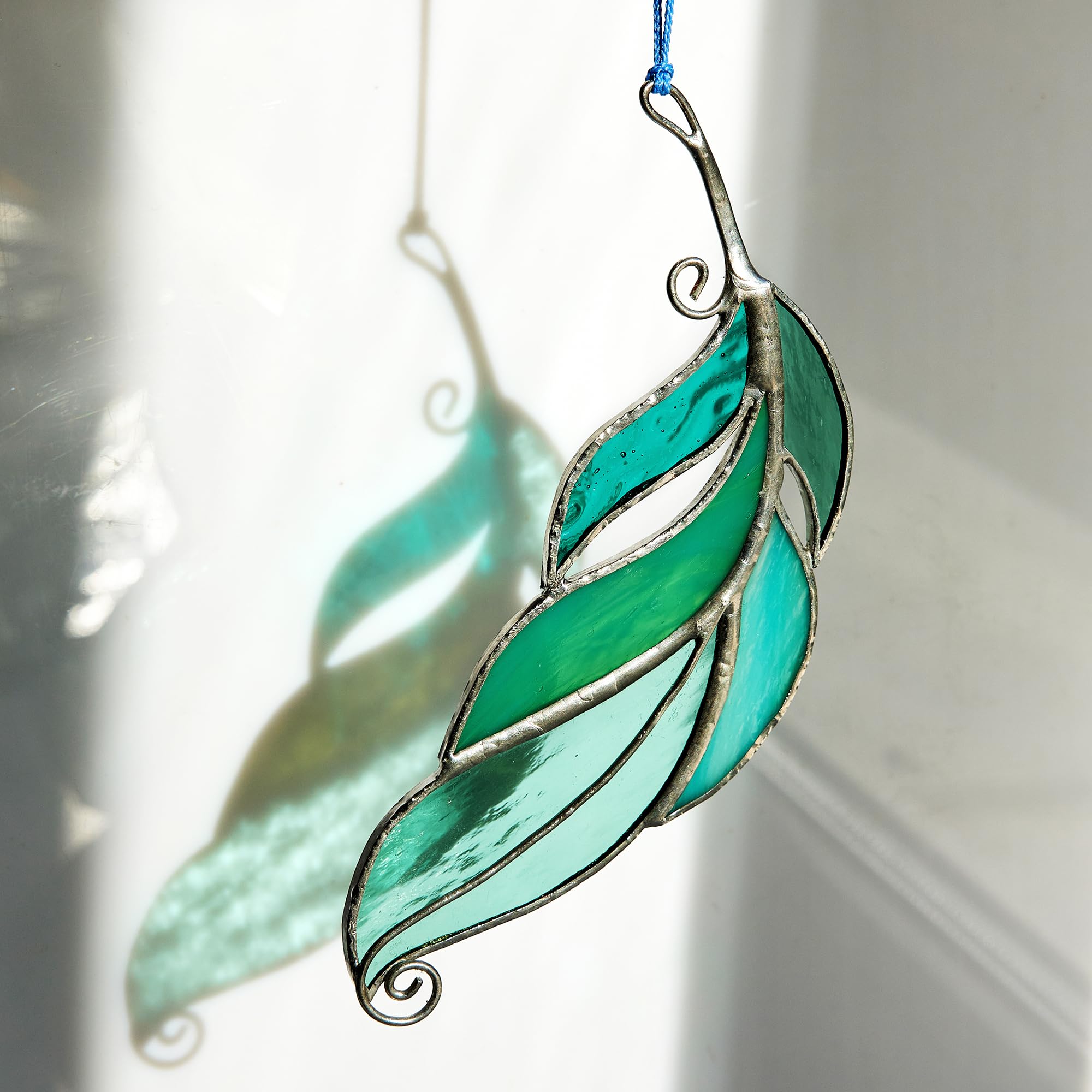 Buntglas-Fensterbehang Mit Feder-Design – Handgefertigter Sonnenfänger Für Fenster, Wand & Deko – Farbiges Glasornament