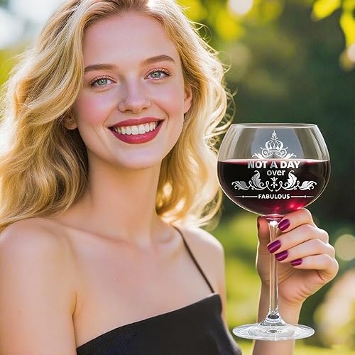 Miniatura 5 de Regalos para mujeres, "Not a Day Over Fabulous" Copas de vino personalizadas, Regalos de cumpleaños, Copas de vino, Regalos del día de la madre