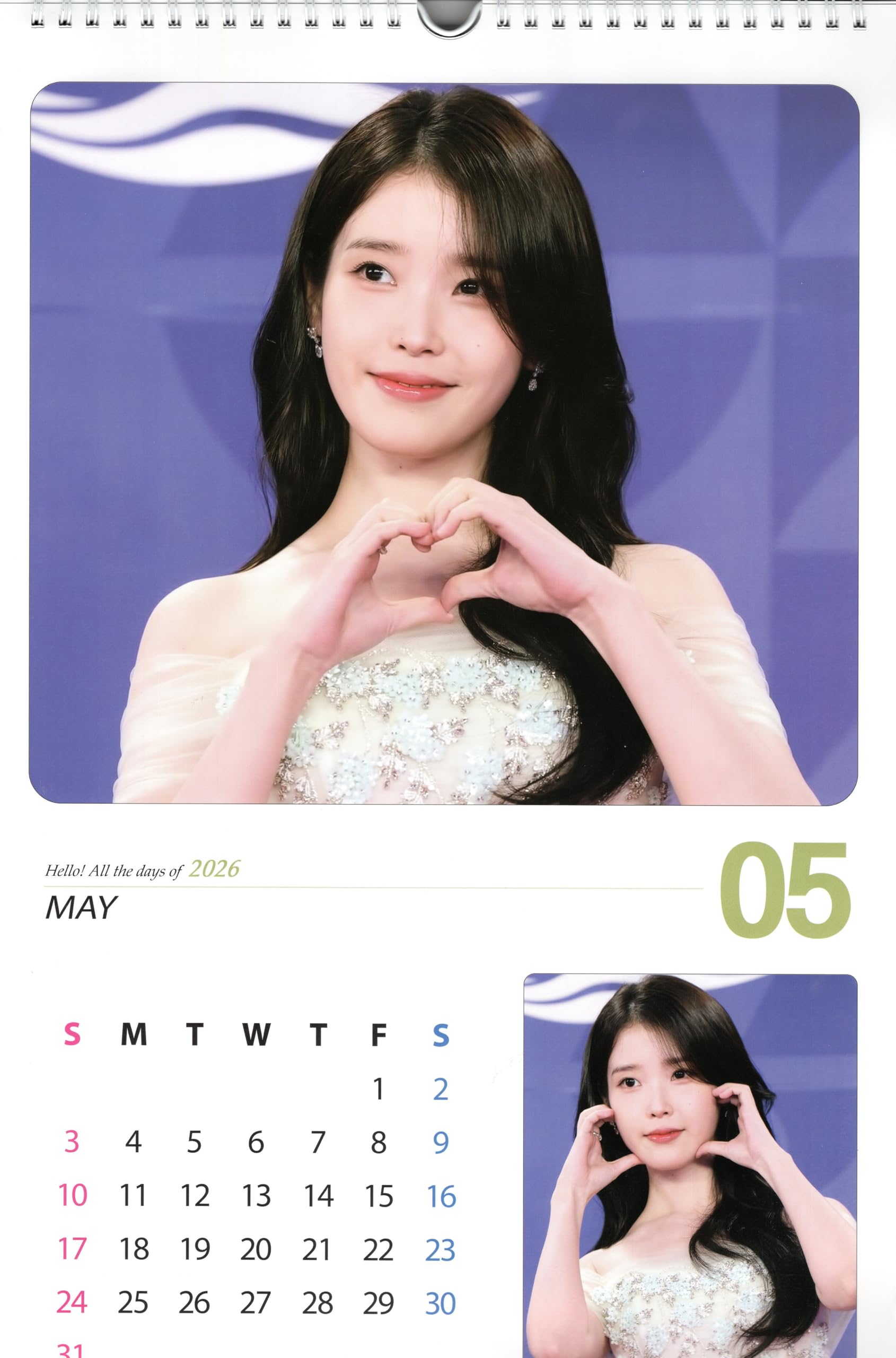 Amazon.co.jp: IU アイユー グッズ 大判 壁掛け カレンダー 2026年 (令