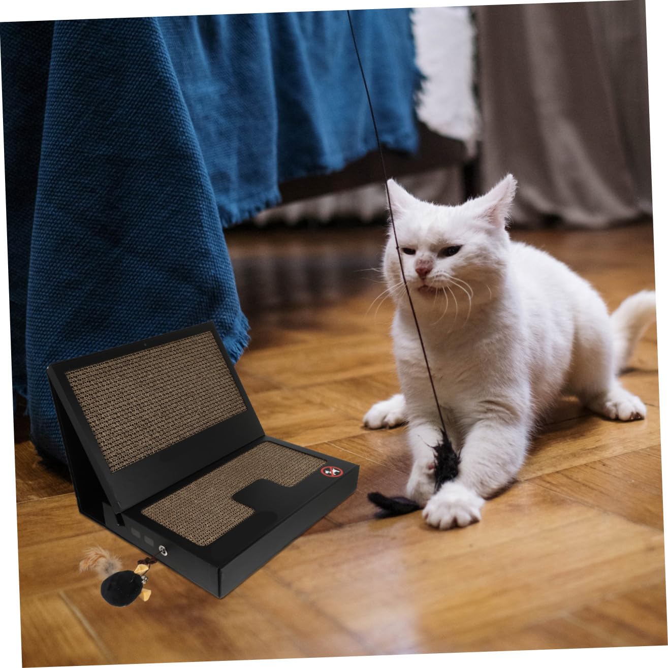 Katzenkratzbrett in Laptopform, 1 Satz, aus Wellpappe, Schwarz | Teaser Stab Inklusive, Beißring Dabei, Leicht Mitnehmbar, Abriebfest und Ausgewogen, Kompakt für Zuhause