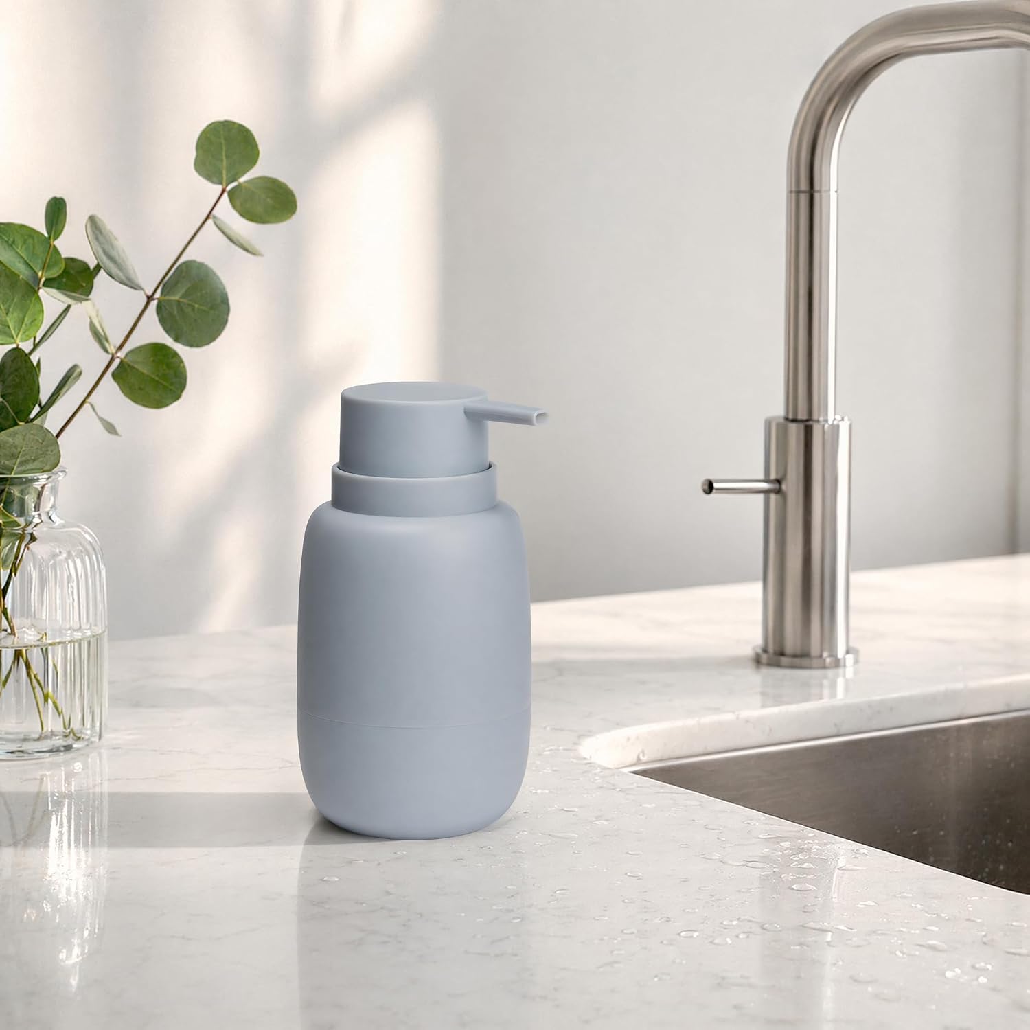 Hand Soap Dispenser for Bathroom Lotion Dispenser 18 oz Plastic Soap Dispenser Pump Bottle Refillable with Rust-Proof Plastic Pump for Kitchen Countertops