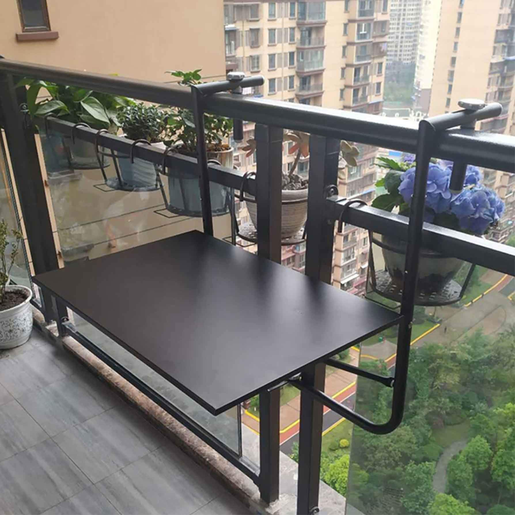 Bureau d'ordinateur à abattant gain de place pour aménager un petit studio