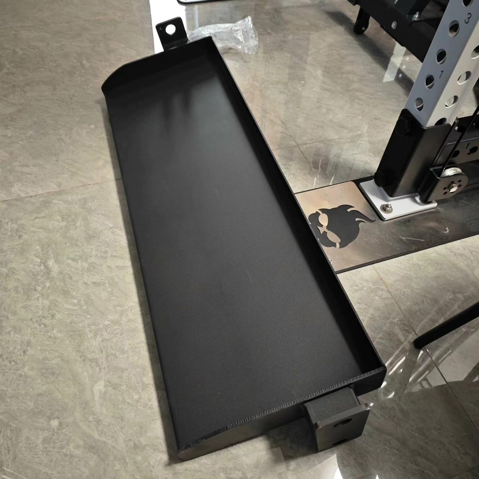 Tabla de almacenamiento para sentadillas – Nizador de mancuernas y pesas rusas para jaulas de potencia – Se adapta a tubos de acero de 3 x 3 pulgadas con agujeros de 1 pulgada – Solución de