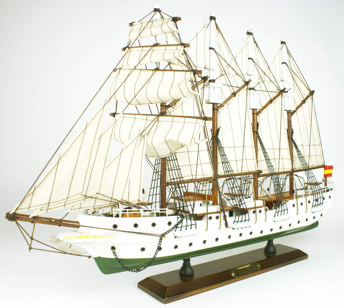 Maqueta montada Juan Sebastián Elcano, Fabricada de Forma Artesanal, Largo 73 x Alto 48 x Ancho11,5 cm,