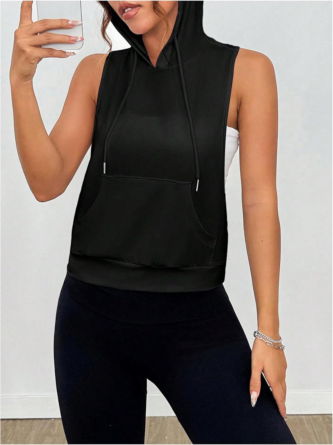 SweatyRocks Women's Sleeveless Low Cut Racerback Hoodies Workout Tops Cropped Hooded Tanks with Pocket - Image 6