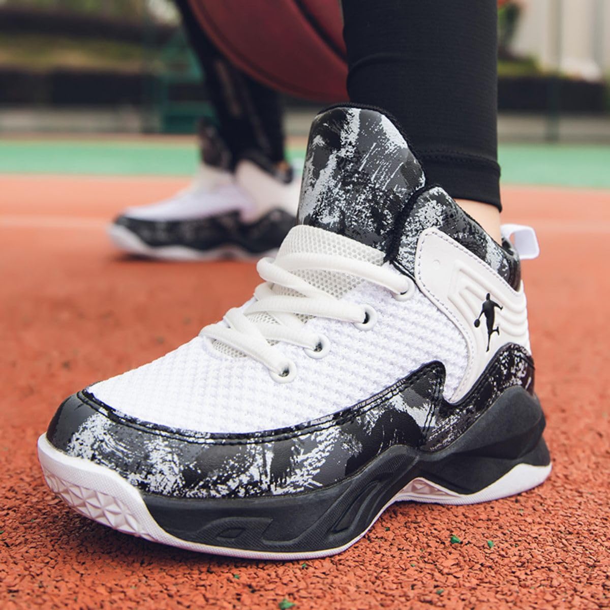 Zapatos de Baloncesto para Niños Zapatos de Baloncesto para Niños Cerrar Zapatillas