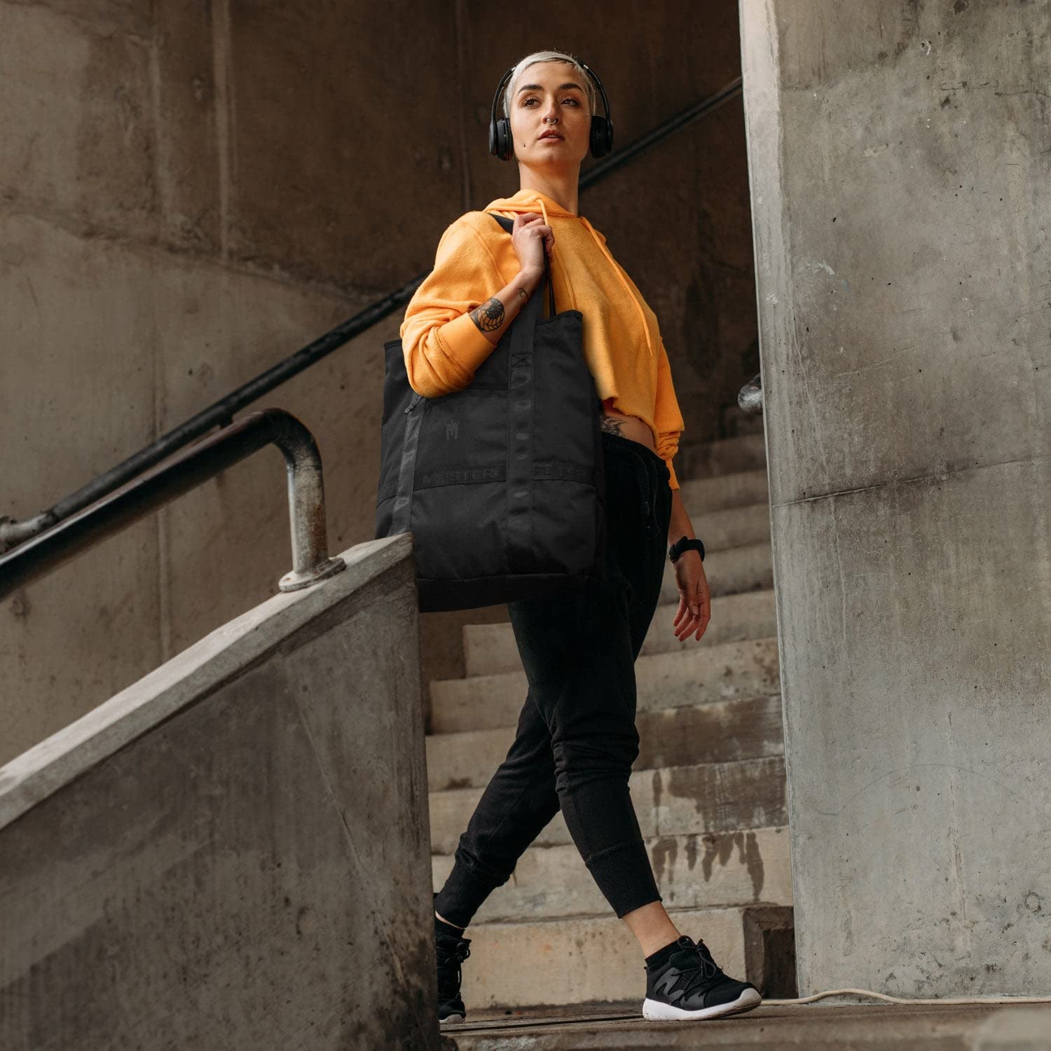Meister Sac de Sport Commuter Tote avec Compartiment à Chaussures - Sac Étanche pour Professionnels Actifs - Noir