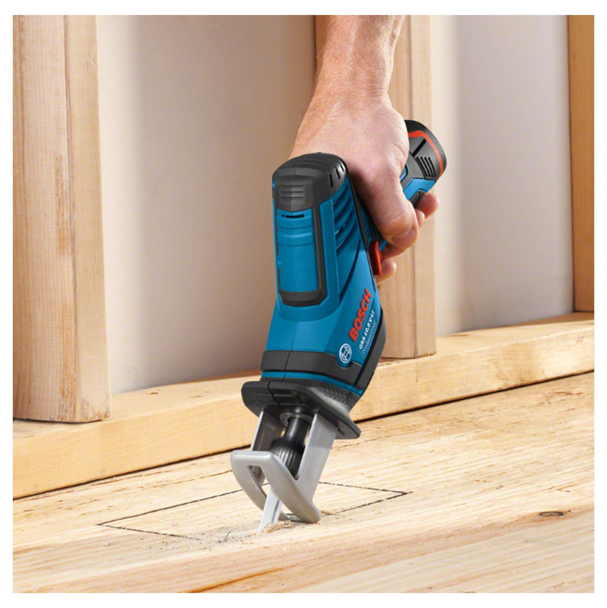 Bosch Professional 12V System scie sabre sans-fil GSA 12V-14 (capacité de coupe bois/profilés en métal : 65/50 mm, avec 2 lames, 2 batteries 3.0Ah et chargeur, L-BOXX)