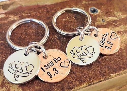 Miniatura 7 de Llavero personalizado de aniversario de boda con texto en inglés "I Still Do" para hombres y mujeres, regalo para marido y mujer, plateado