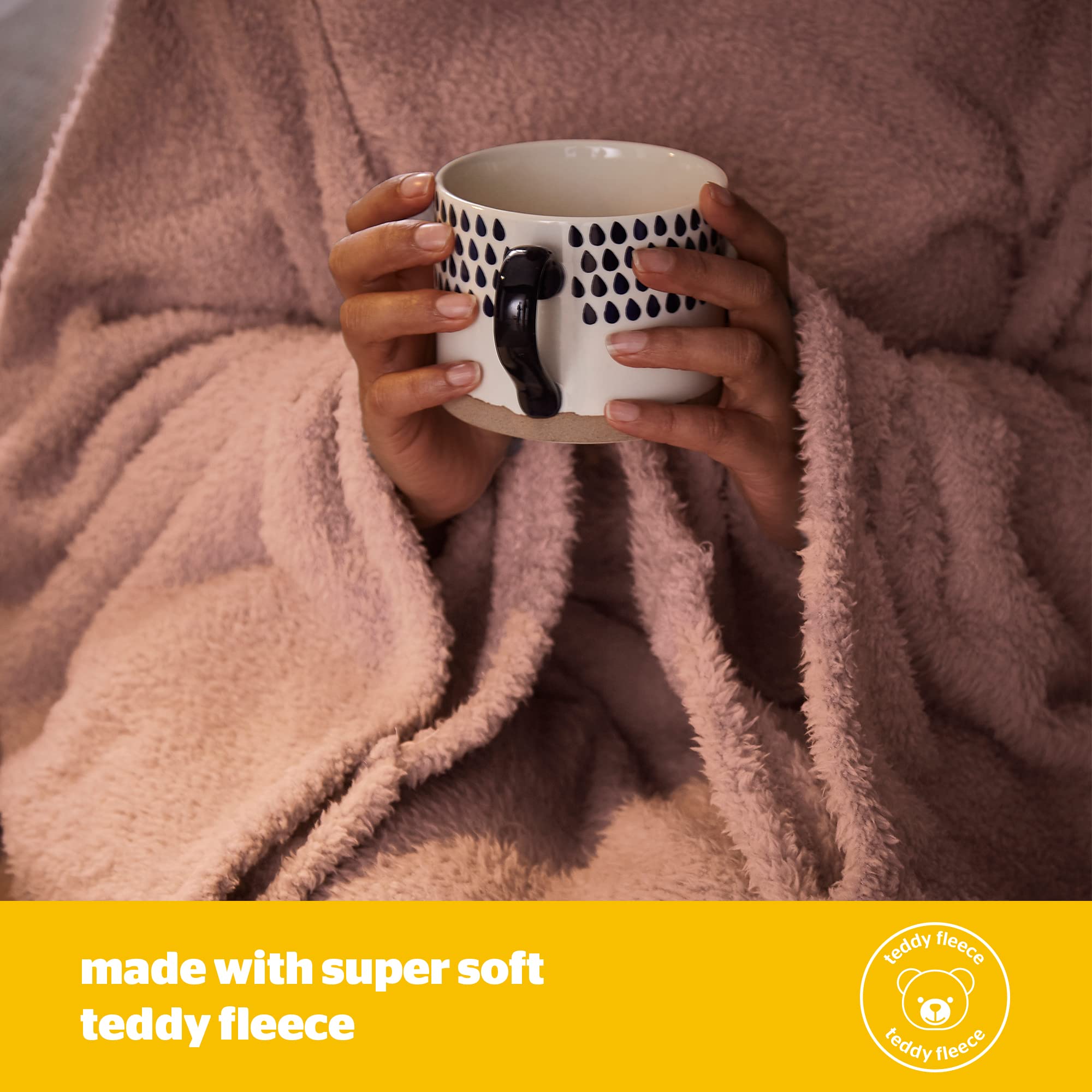 Silentnight Snugsie Wearable Blanket - Soft Teddy Fleece Blanket with  Sleeves - 2-in-1 Sleeved blanket and Cushion - Supersized with Foot Pocket  : Amazon.co.uk: Home u0026 Kitchen