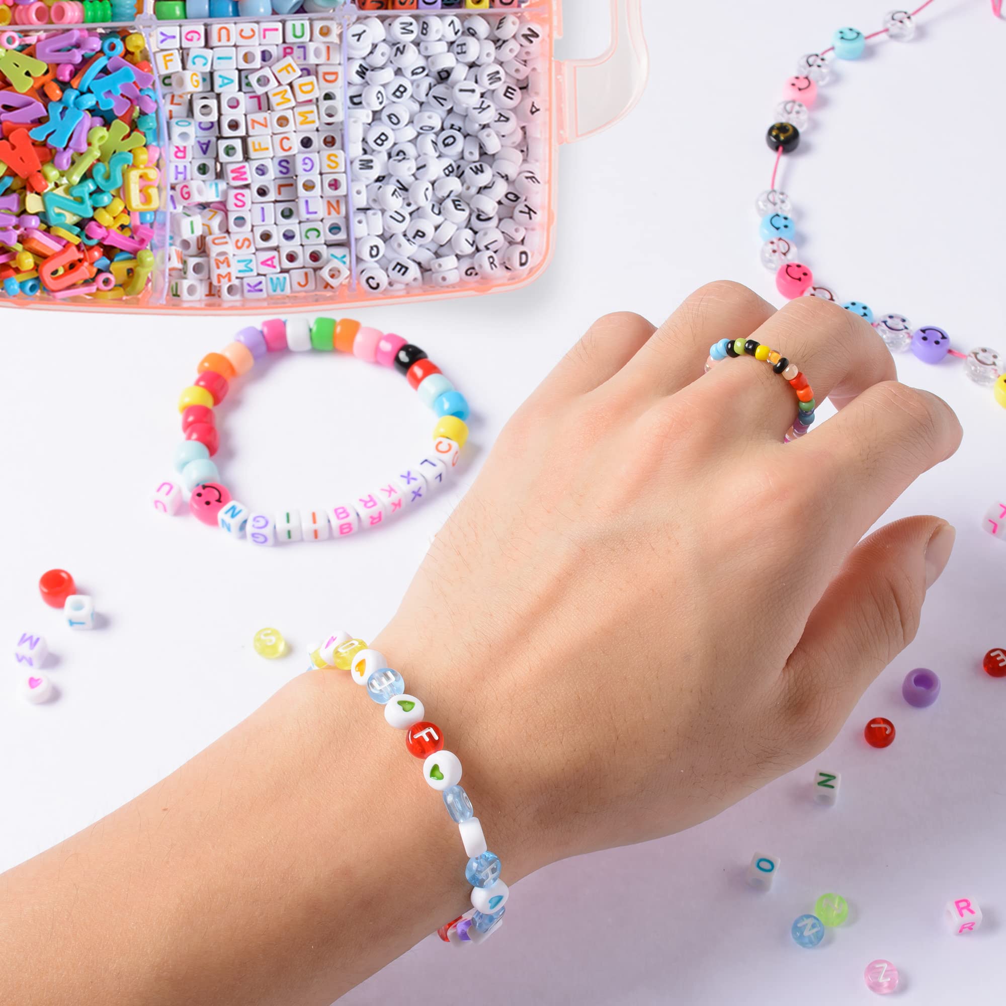 Peirich Kits de cuentas para hacer joyas, incluye hilo de bordado de 44 colores con caja de almacenamiento con hilos, más de 4900 cuentas para pulseras de la amistad, regalo de Navidad y cumpleaños