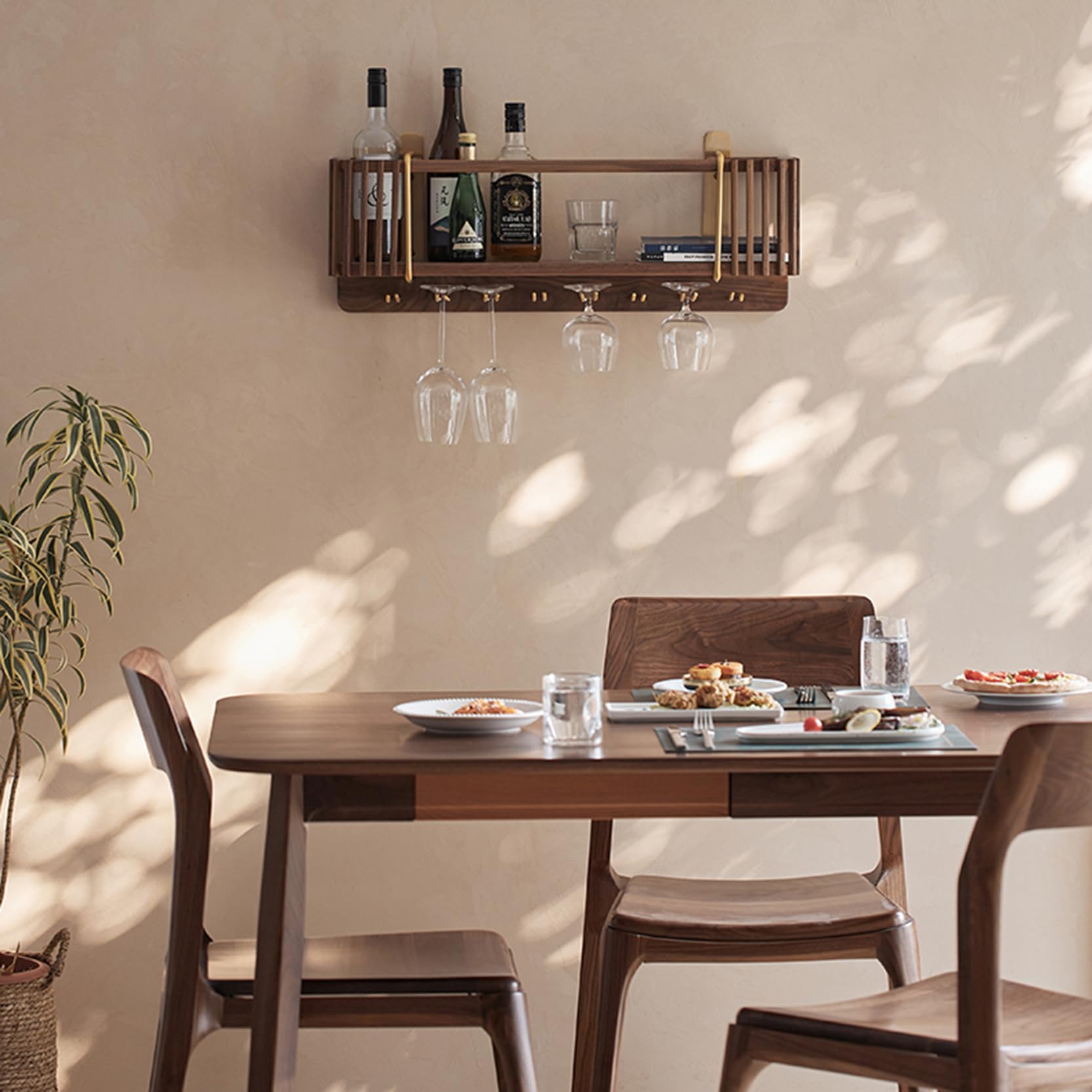 Étagère à vin de 71 cm idéale pour créer un coin bar dans votre salle à manger