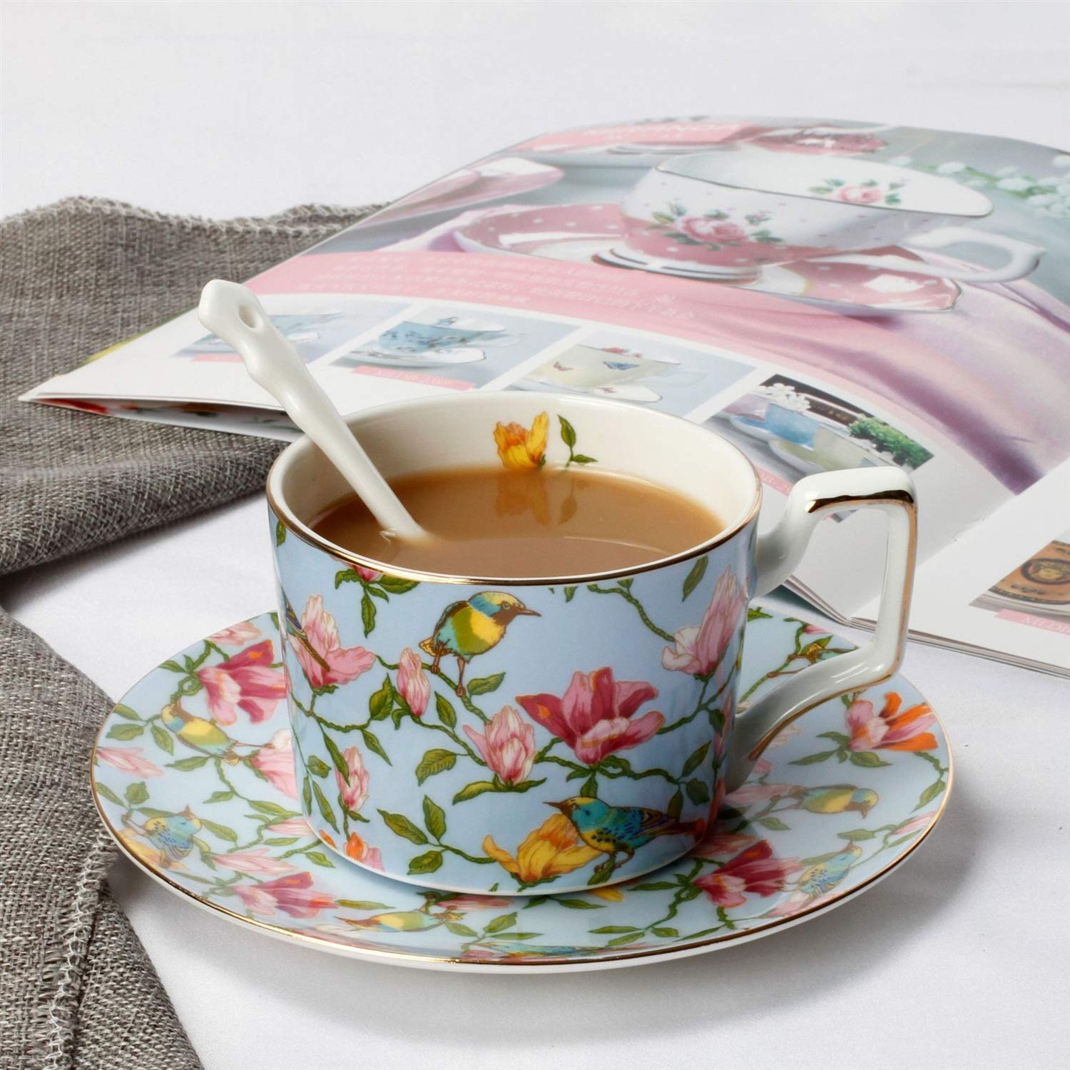 Tasse à café et soucoupe en porcelaine fine bleue, le cadeau idéal pour amateurs de café exigeants