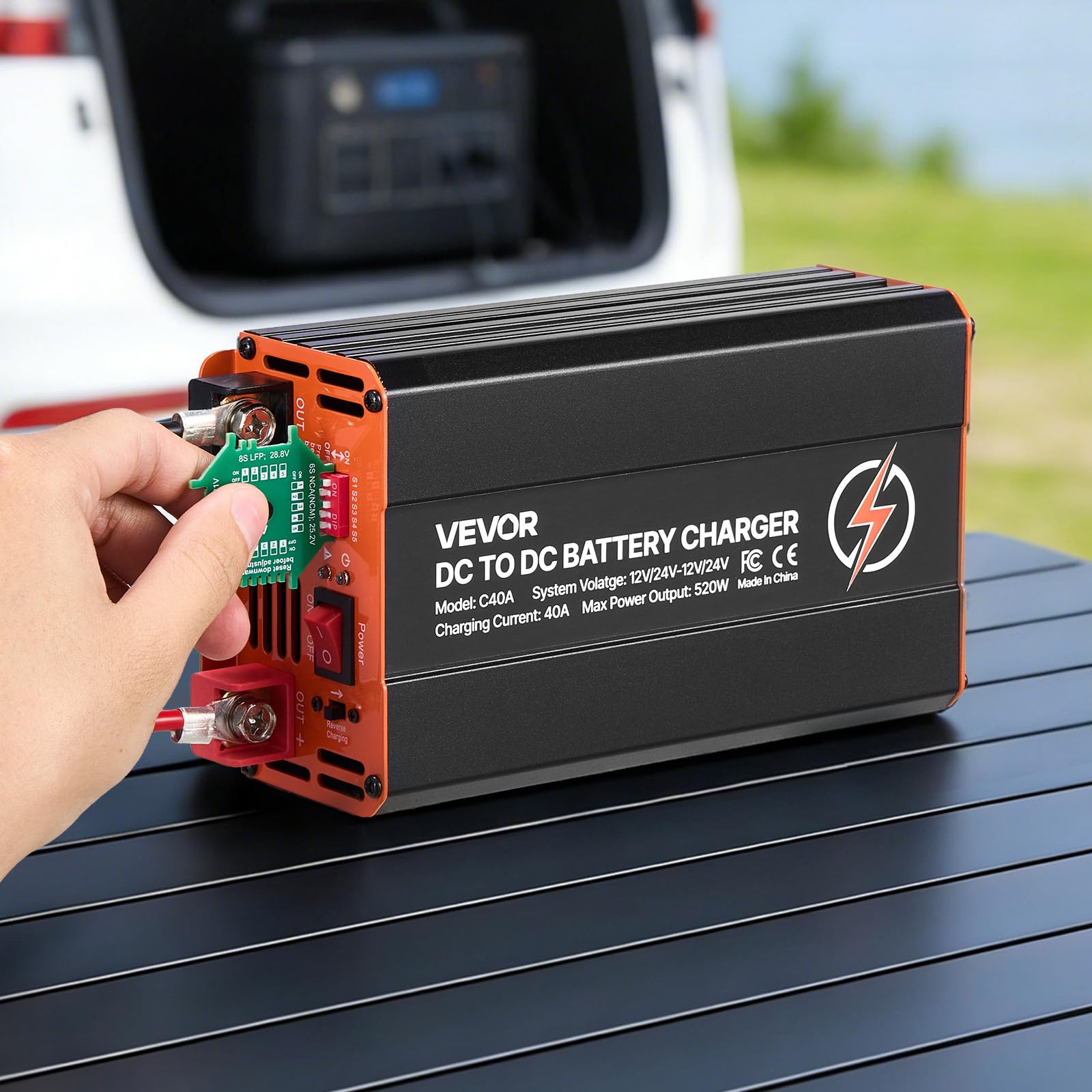 VEVOR Chargeur DC-DC 520 W 40 A Chargeur de Batterie DC-DC 12 V/24 V-12 V/24 V pour Alternateur Station Alimentation Camping-car Voiture Bateau, Compatible avec Batterie LiFePO4, Plomb-acide, AGM, GEL