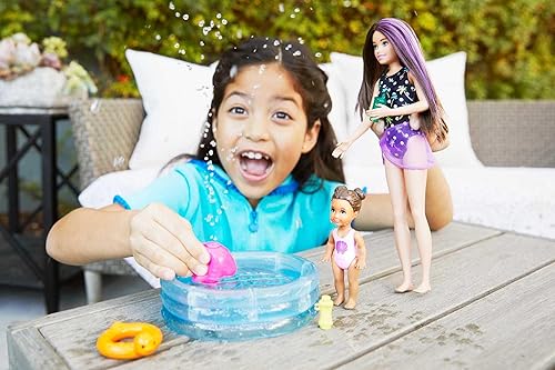 Miniatura 2 de Barbie Skipper Babysitters Inc - Juego con muñeca Skipper, muñeca pequeña que cambia de color, piscina, juguete de ballena y accesorios