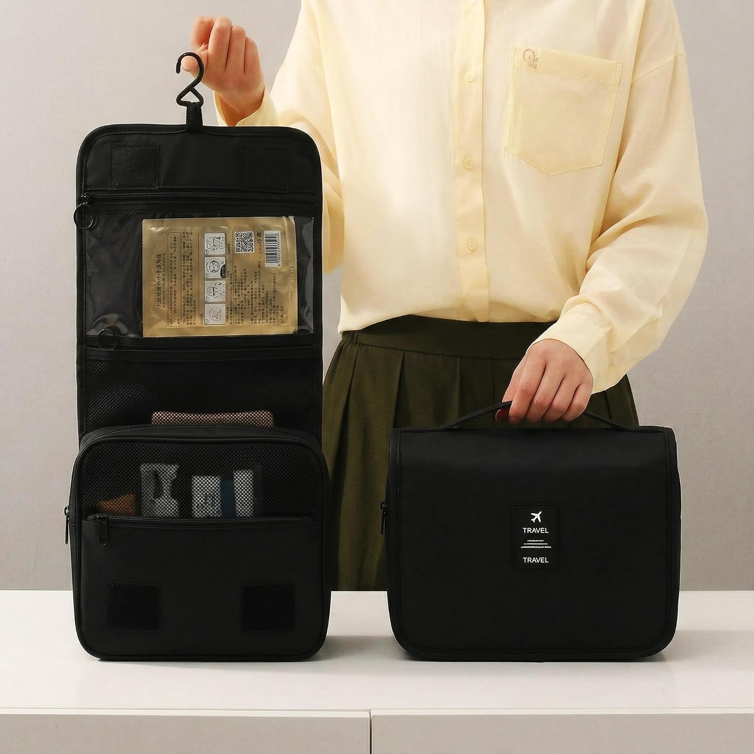 Necessaire Organizadora de Viagem Unissex com Gancho, Divisórias e Tecido Impermeável (Preto)
