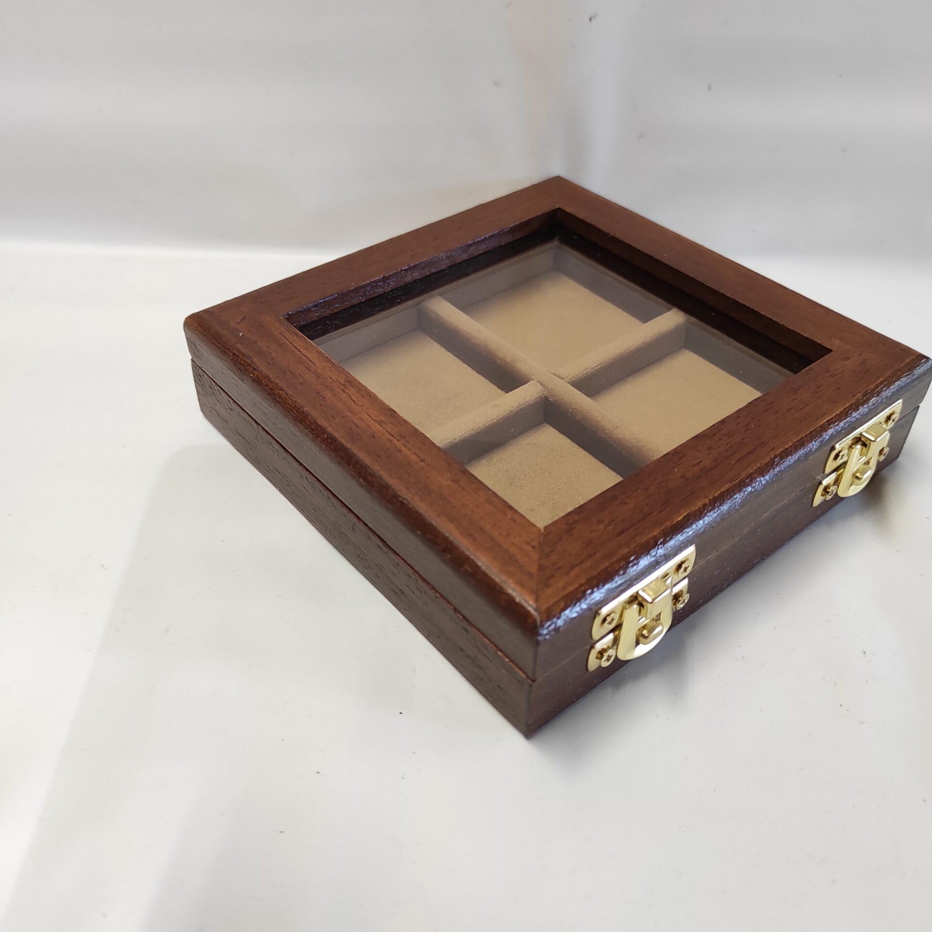 Vitrina de Madera Artesanal con Tapa de Cristal para Monedas – Set de 4 Compartimentos de 50 x 50 mm – Estuche Expositor para Coleccionistas de Monedas y Medallas