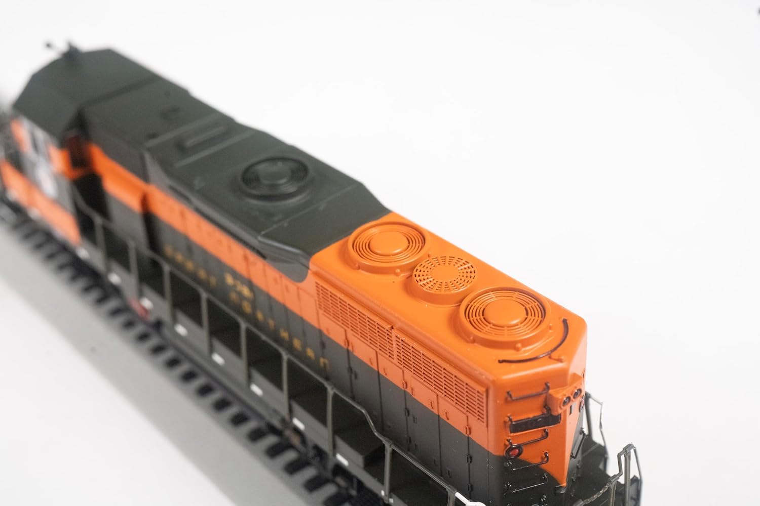 Bachmann Trains - GP35 - TCS DCC Sound Value-Equipped Locomotive - Great Northern - HO Scale