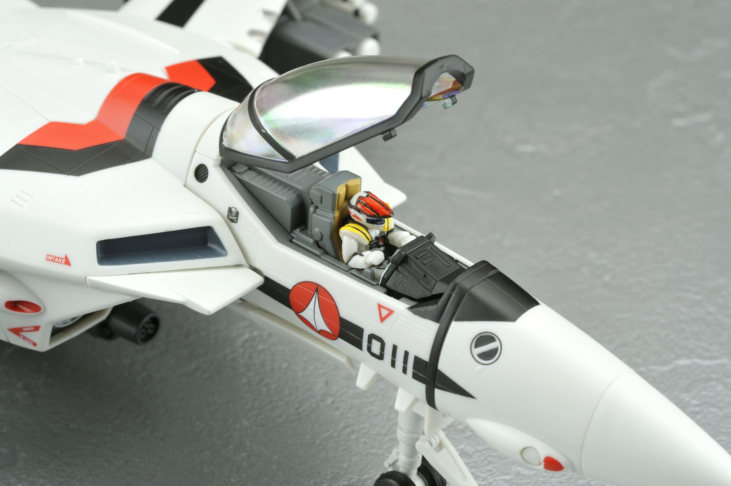 Amazon.co.jp: 1/60 マクロス 完全変形 VF-1A 一条輝機 : ホビー